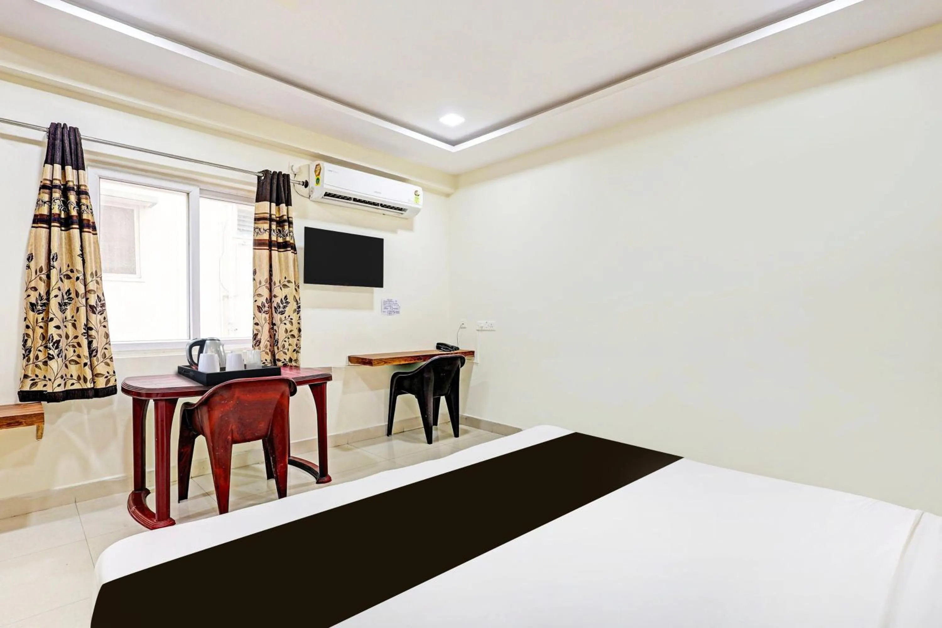 Bedroom, Bed in Super Collection O Beach Road Near GITAM