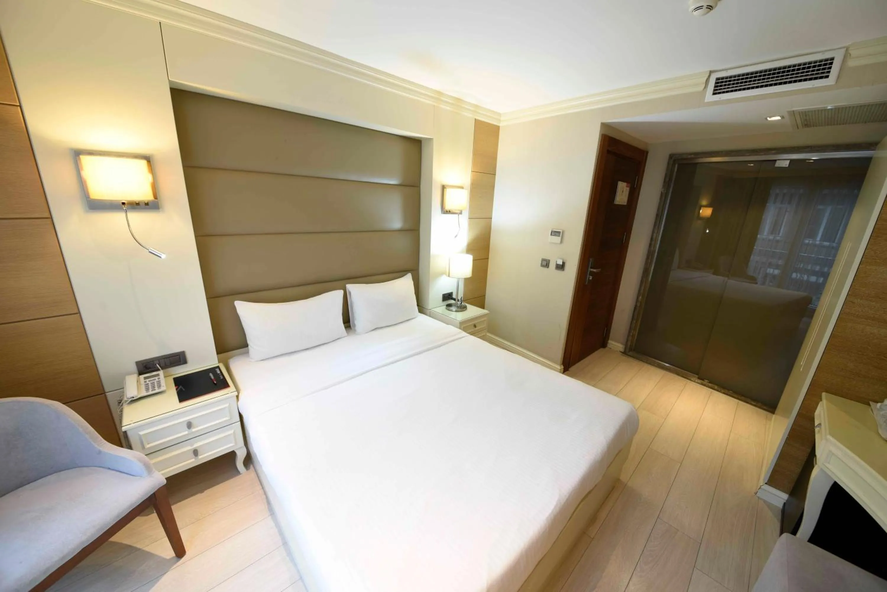 Bed in Hotel Le Mirage