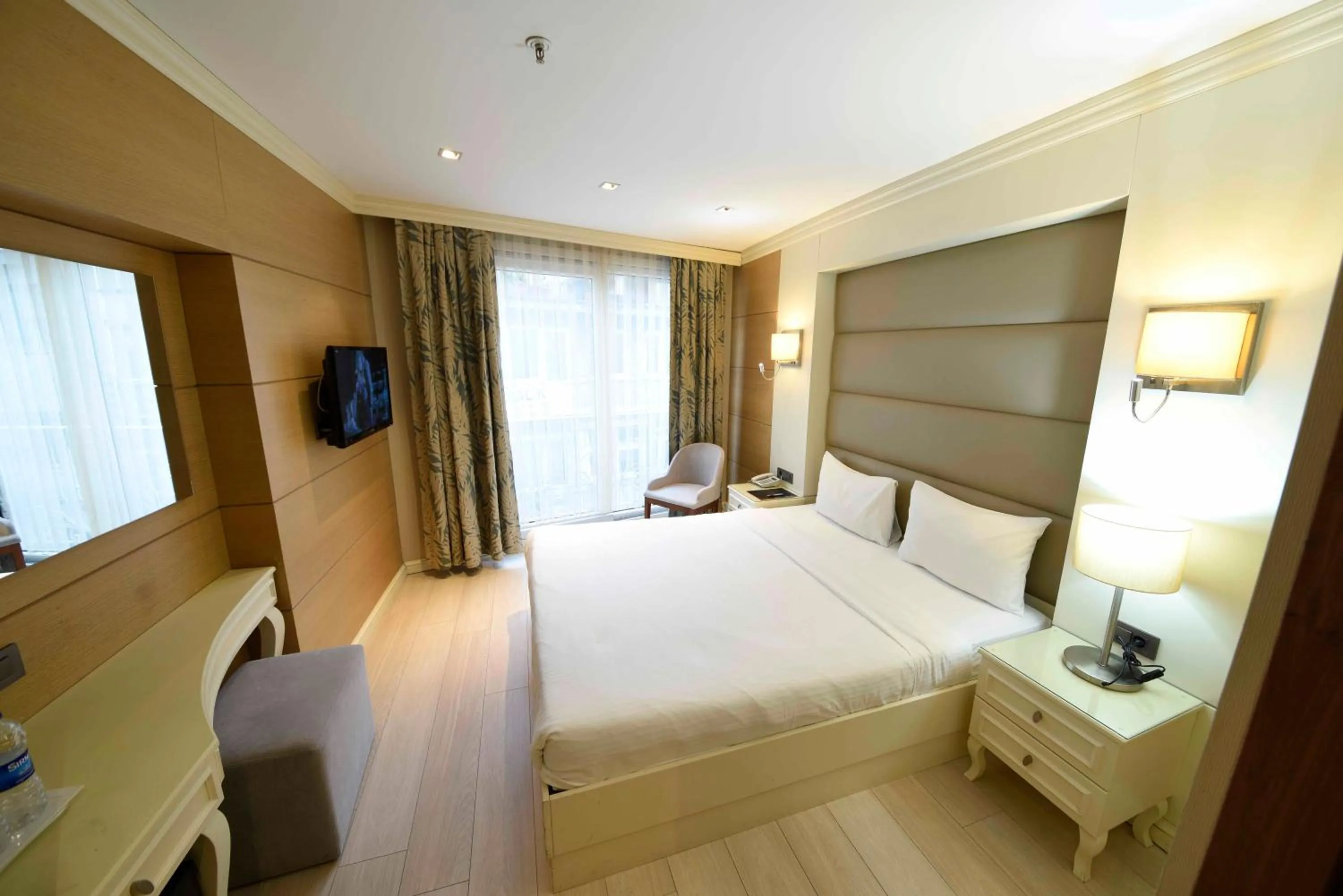 Bed in Hotel Le Mirage