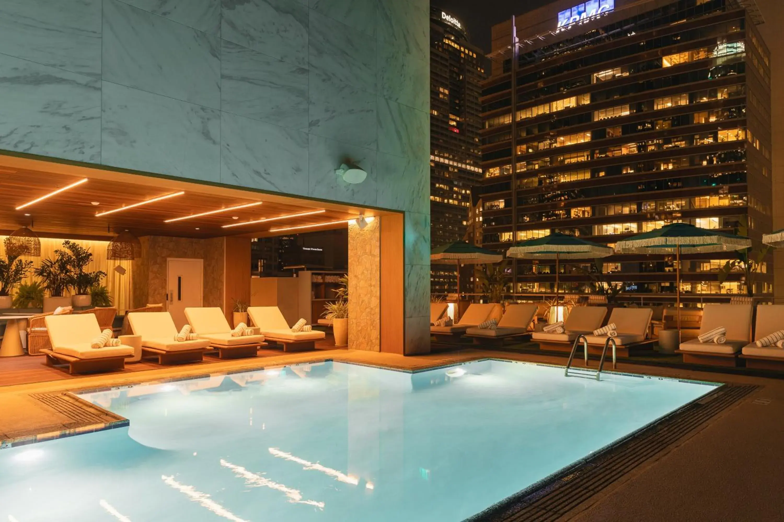 Swimming pool in The Delphi Downtown LA Swimming pool in The Delphi Downtown LA