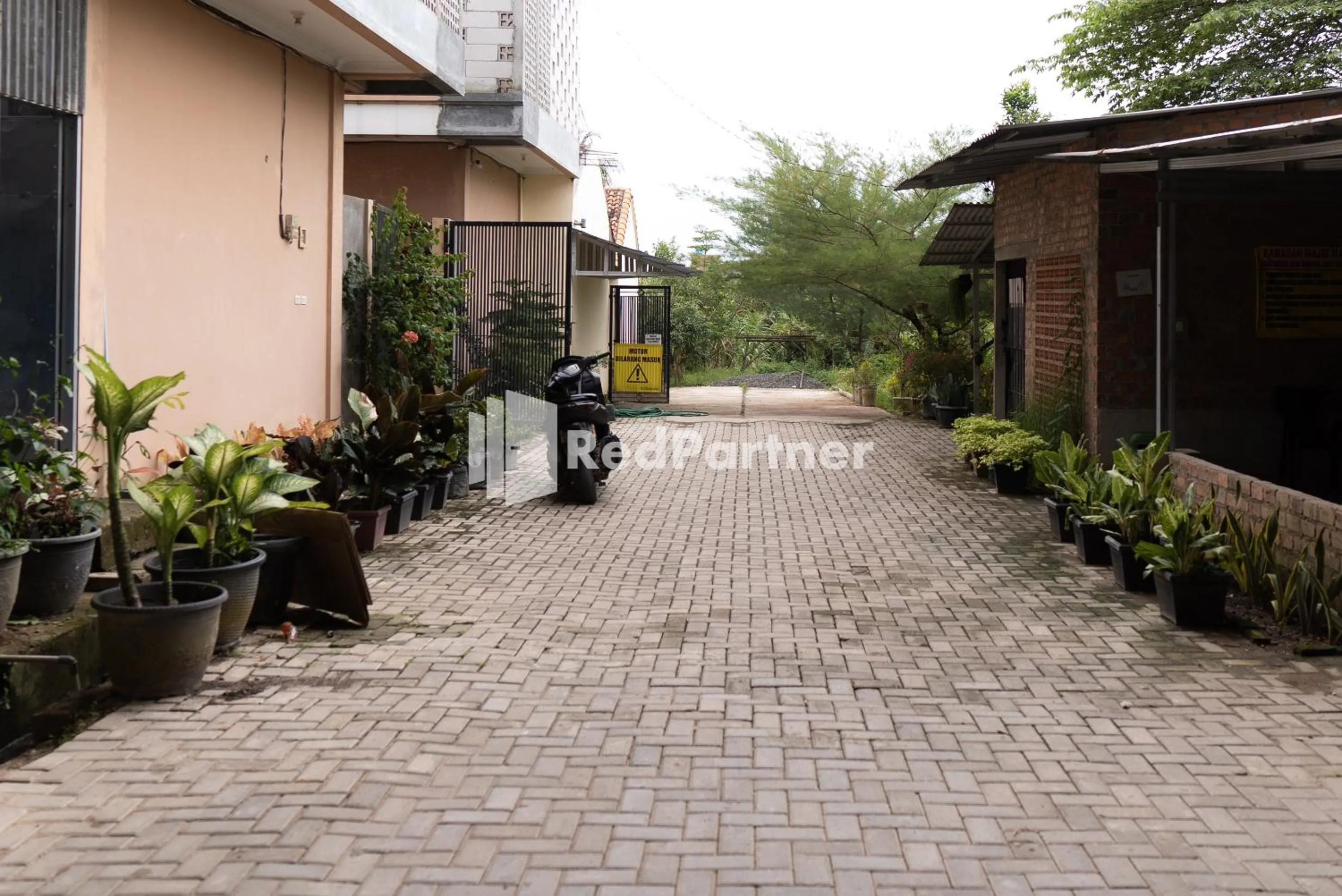 Property building in ITR Homestay RedPartner