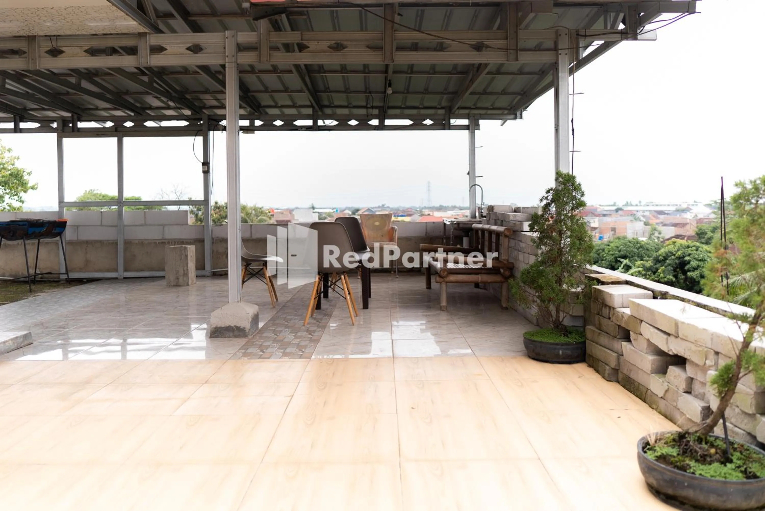 Balcony/Terrace, Restaurant/Places to Eat in ITR Homestay RedPartner