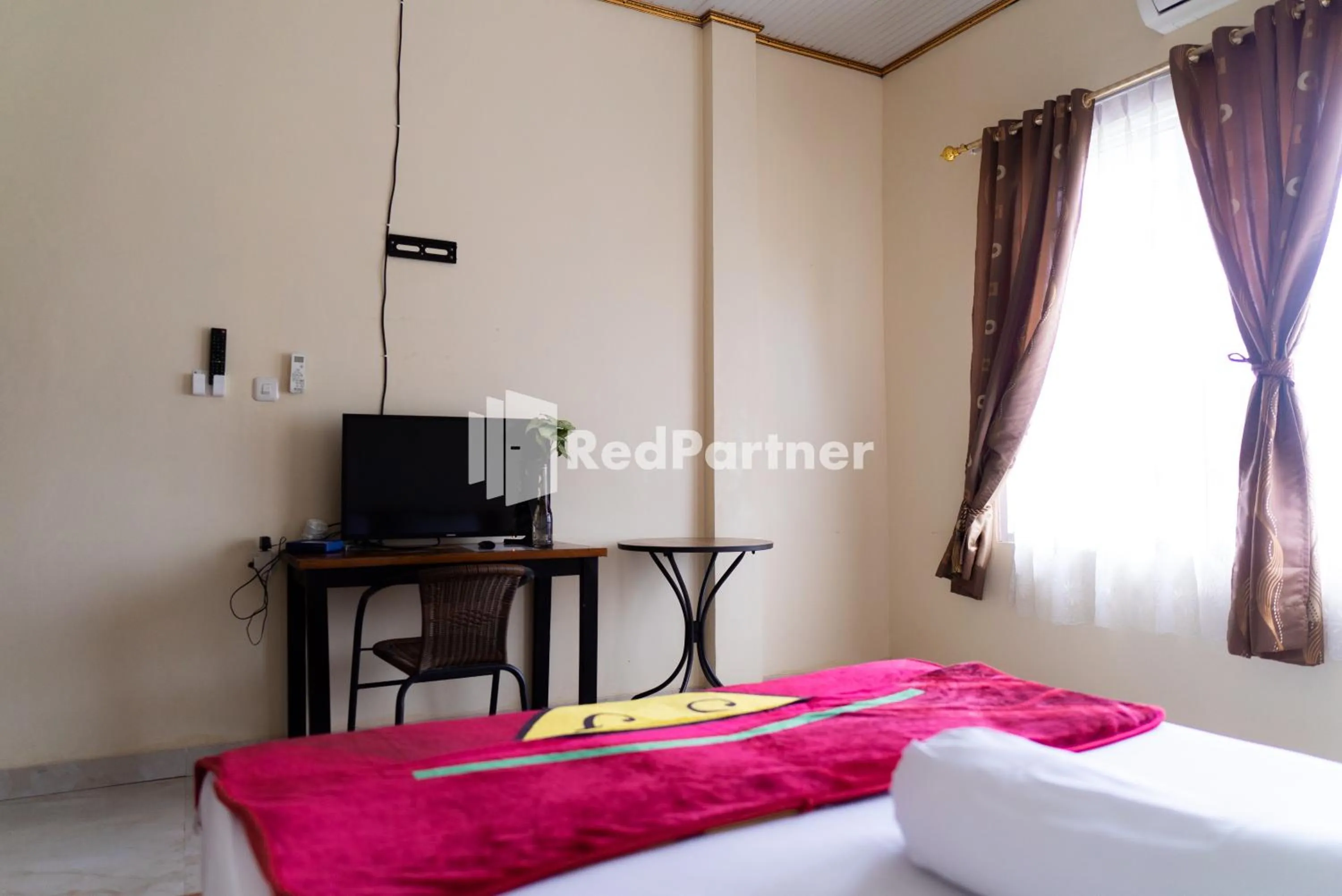 Bedroom, TV/Entertainment Center in ITR Homestay RedPartner