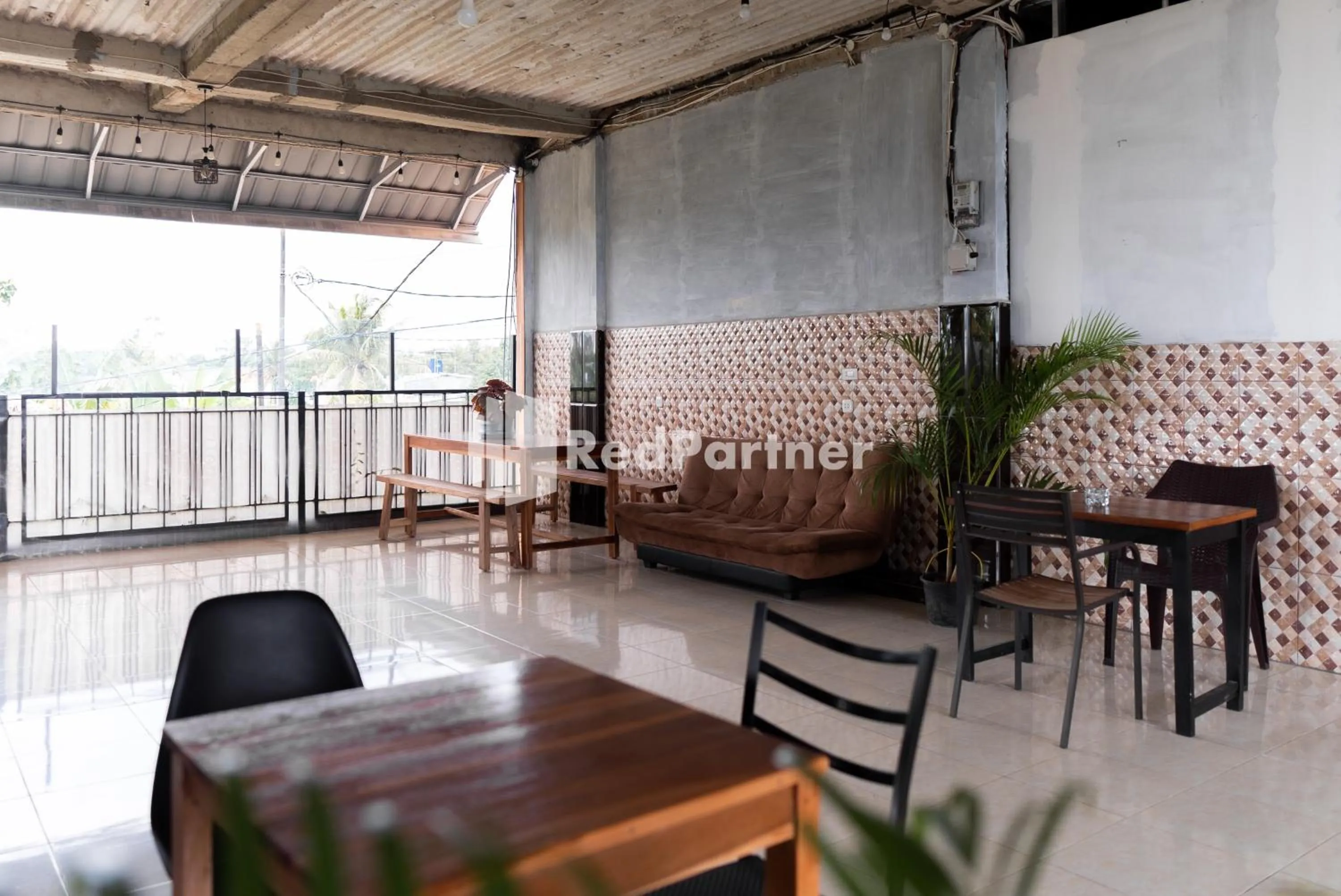 Seating area, Restaurant/Places to Eat in ITR Homestay RedPartner