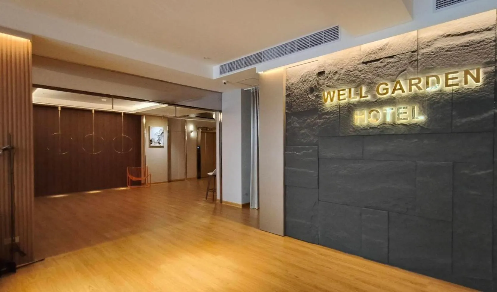 Lobby or reception in Well Garden Hotel