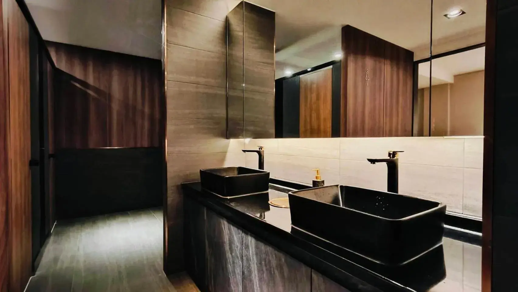 Toilet in Well Garden Hotel Toilet in Well Garden Hotel