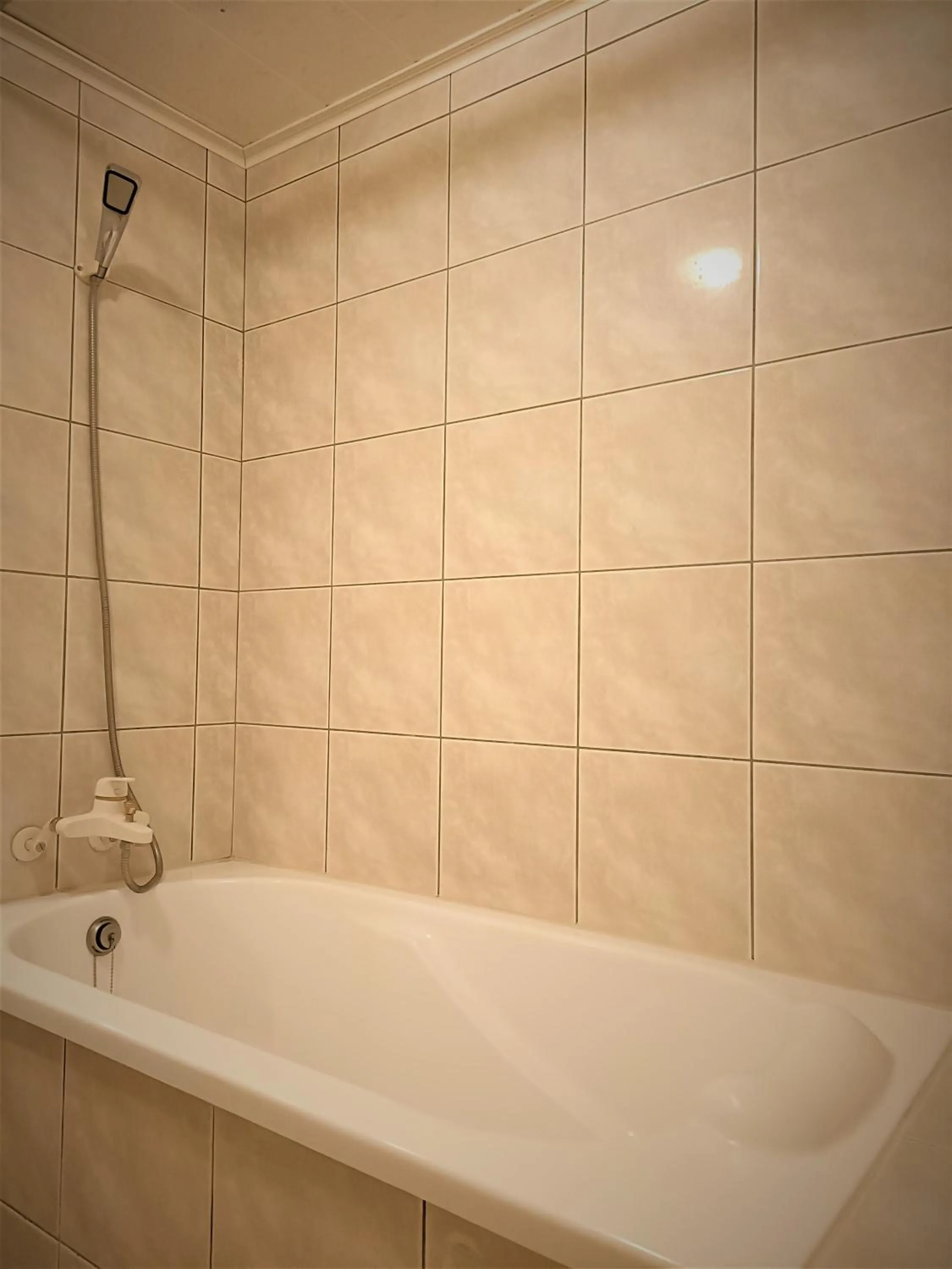 Bath in Well Garden Hotel