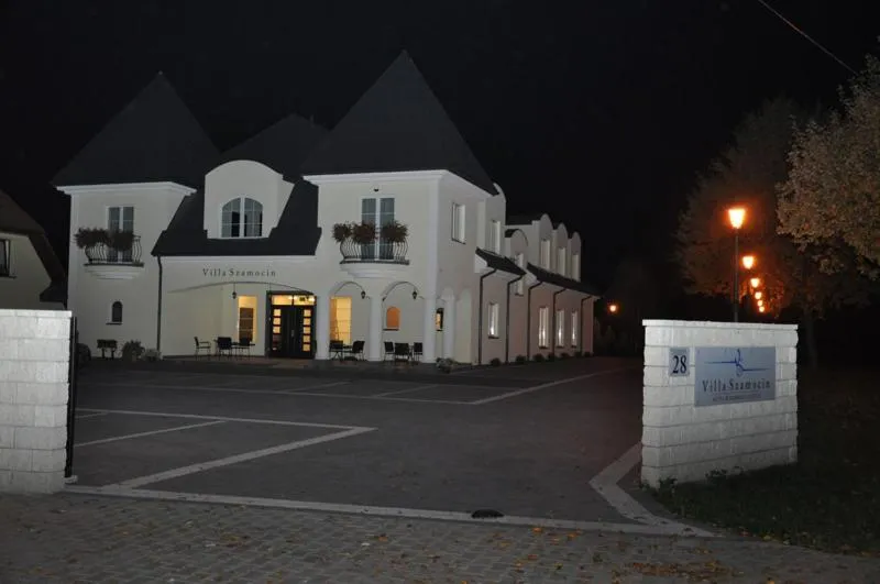 Facade/entrance in Villa Szamocin