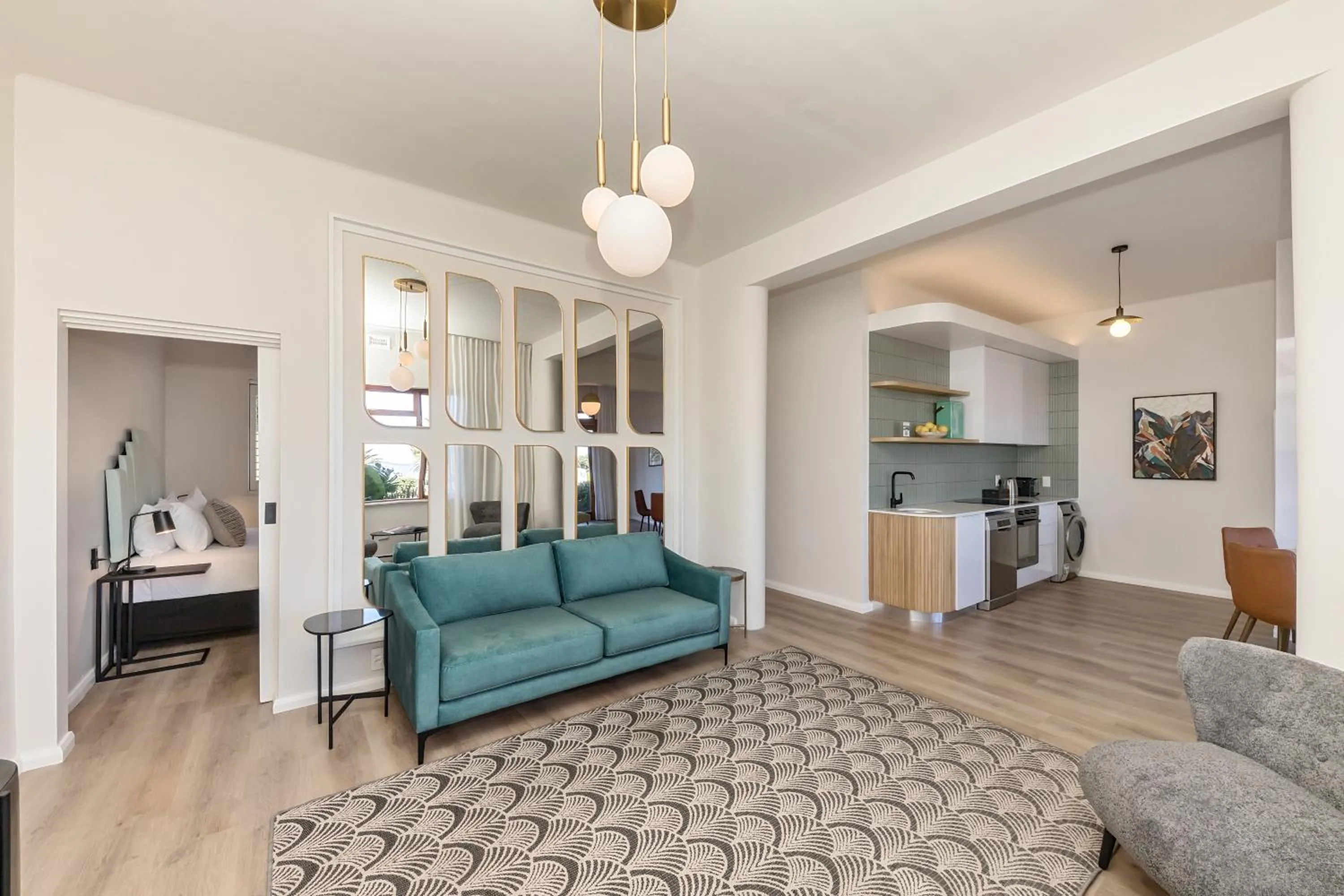 On the Beach in Camps Bay - fully equipped 2 bedroom apartment
