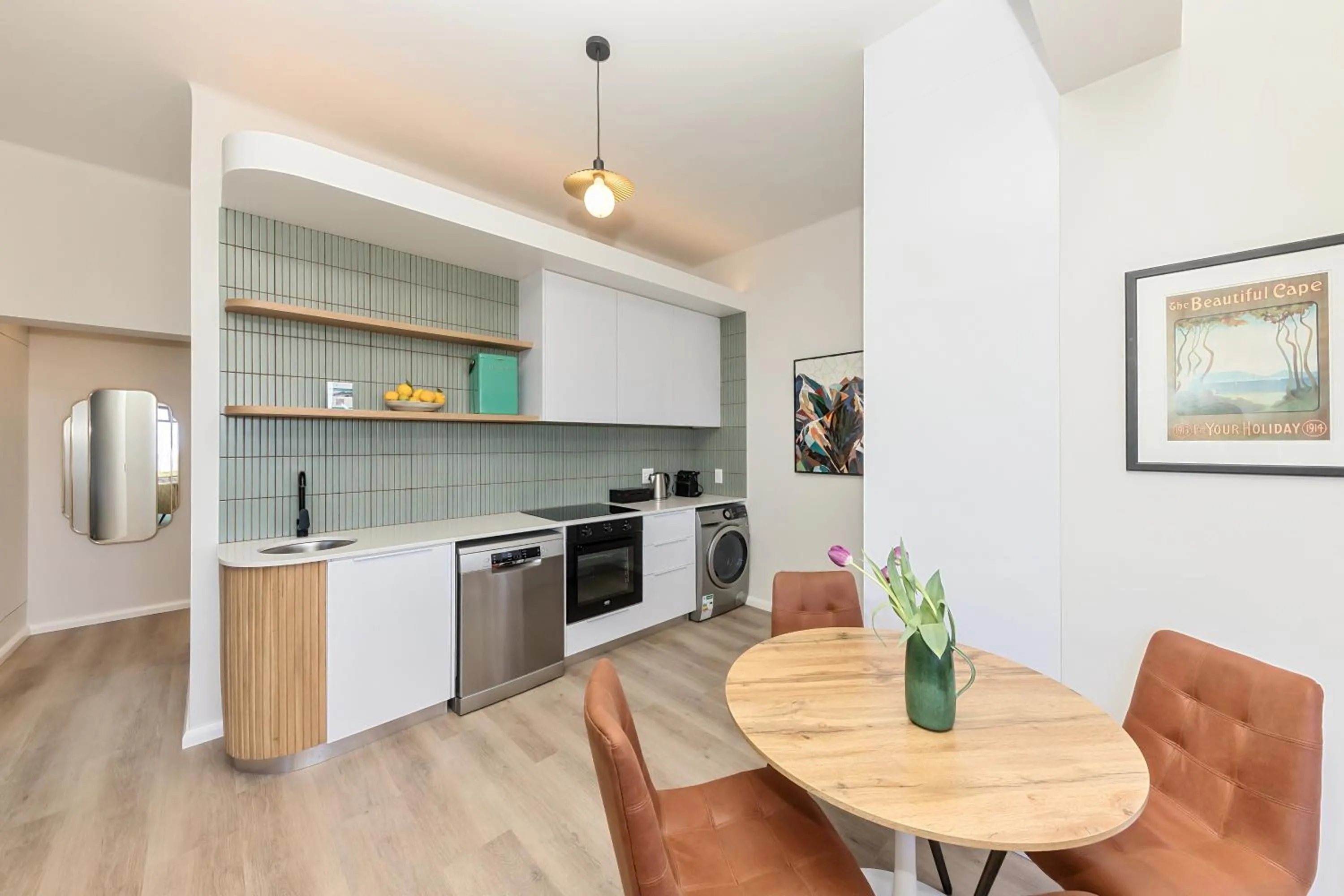 On the Beach in Camps Bay - fully equipped 2 bedroom apartment