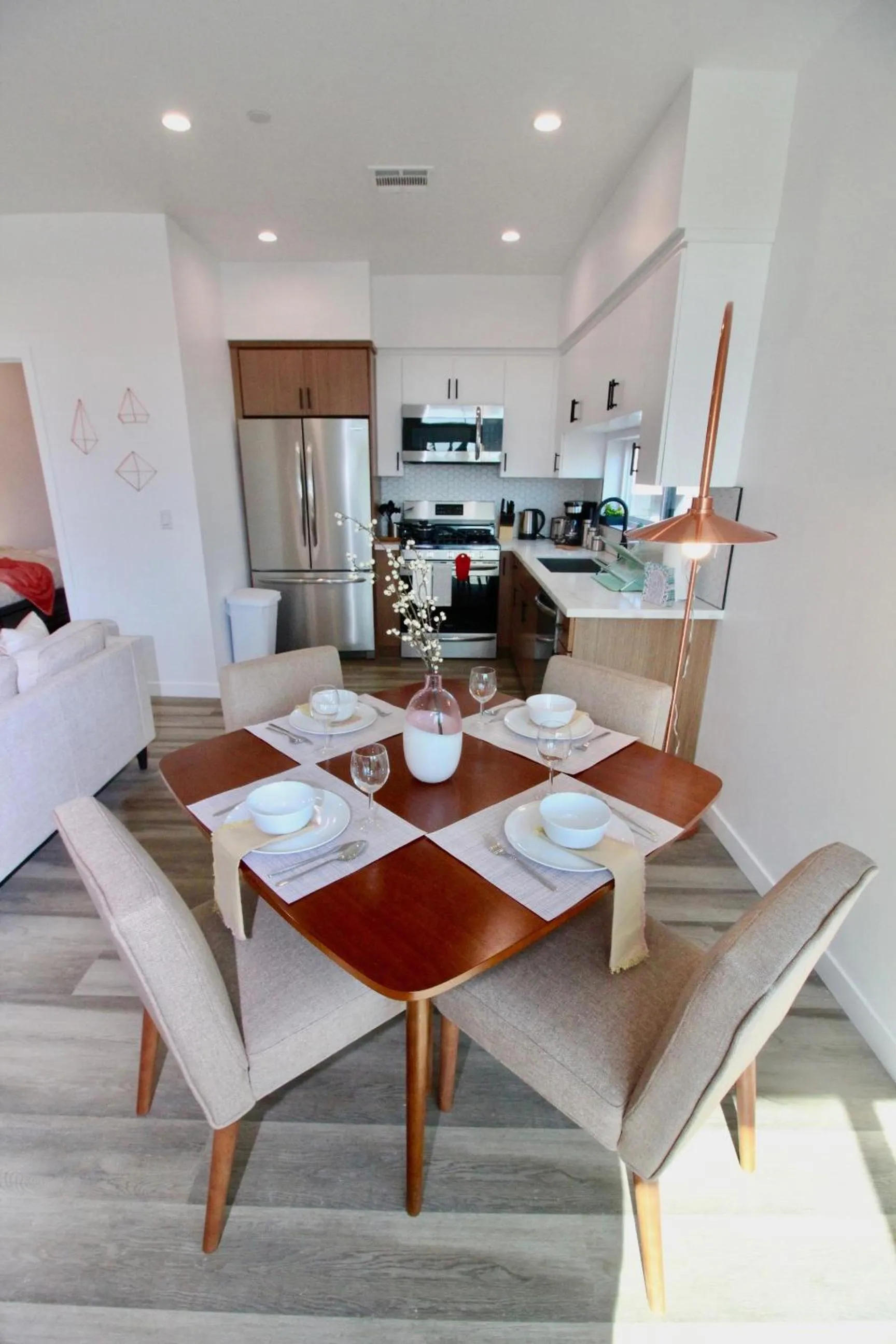 Kitchen or kitchenette in Los Angeles 3BR Villa Suites with Free Parking