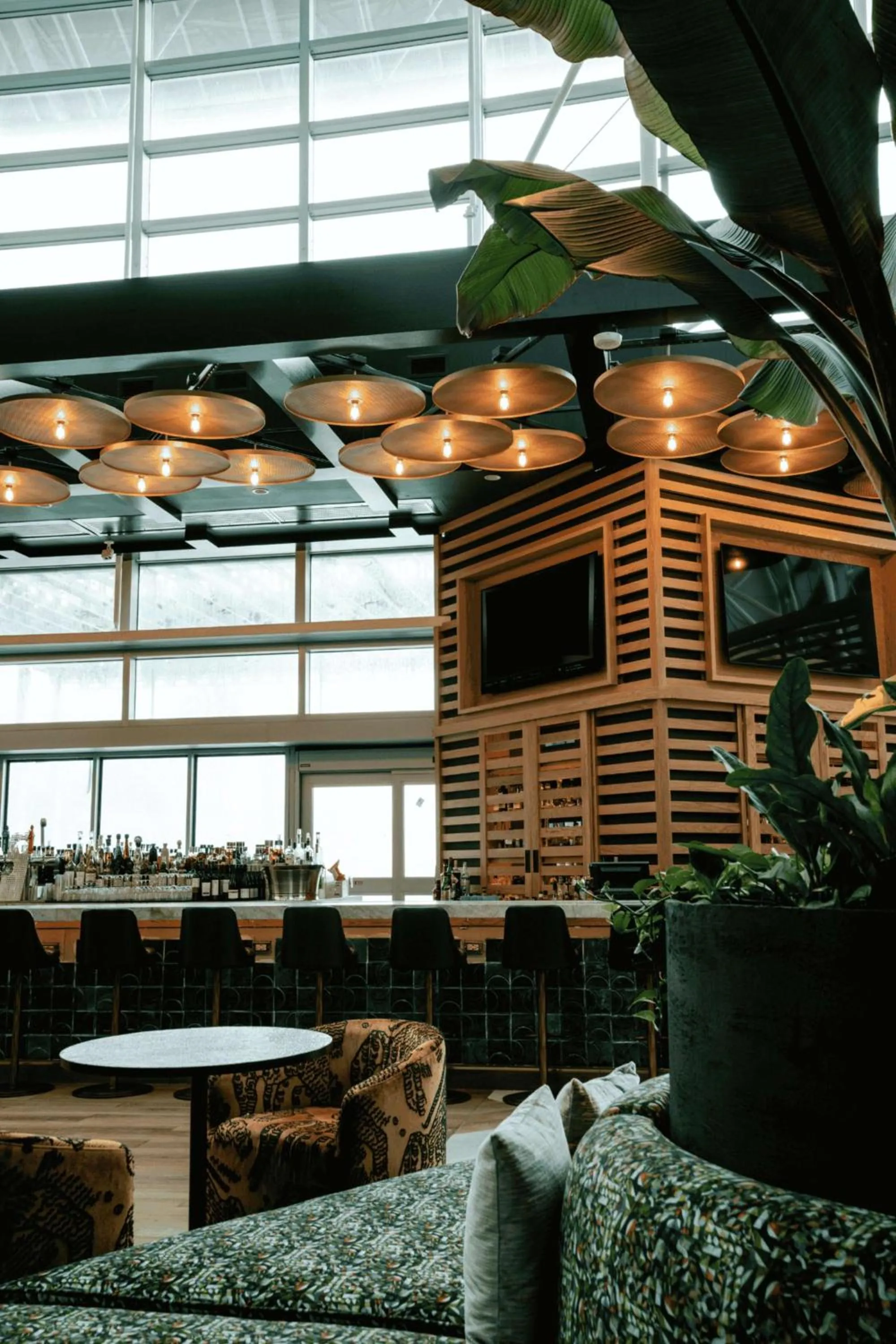 Lounge or bar in The Diplomat Beach Resort Hollywood, Curio Collection by Hilton