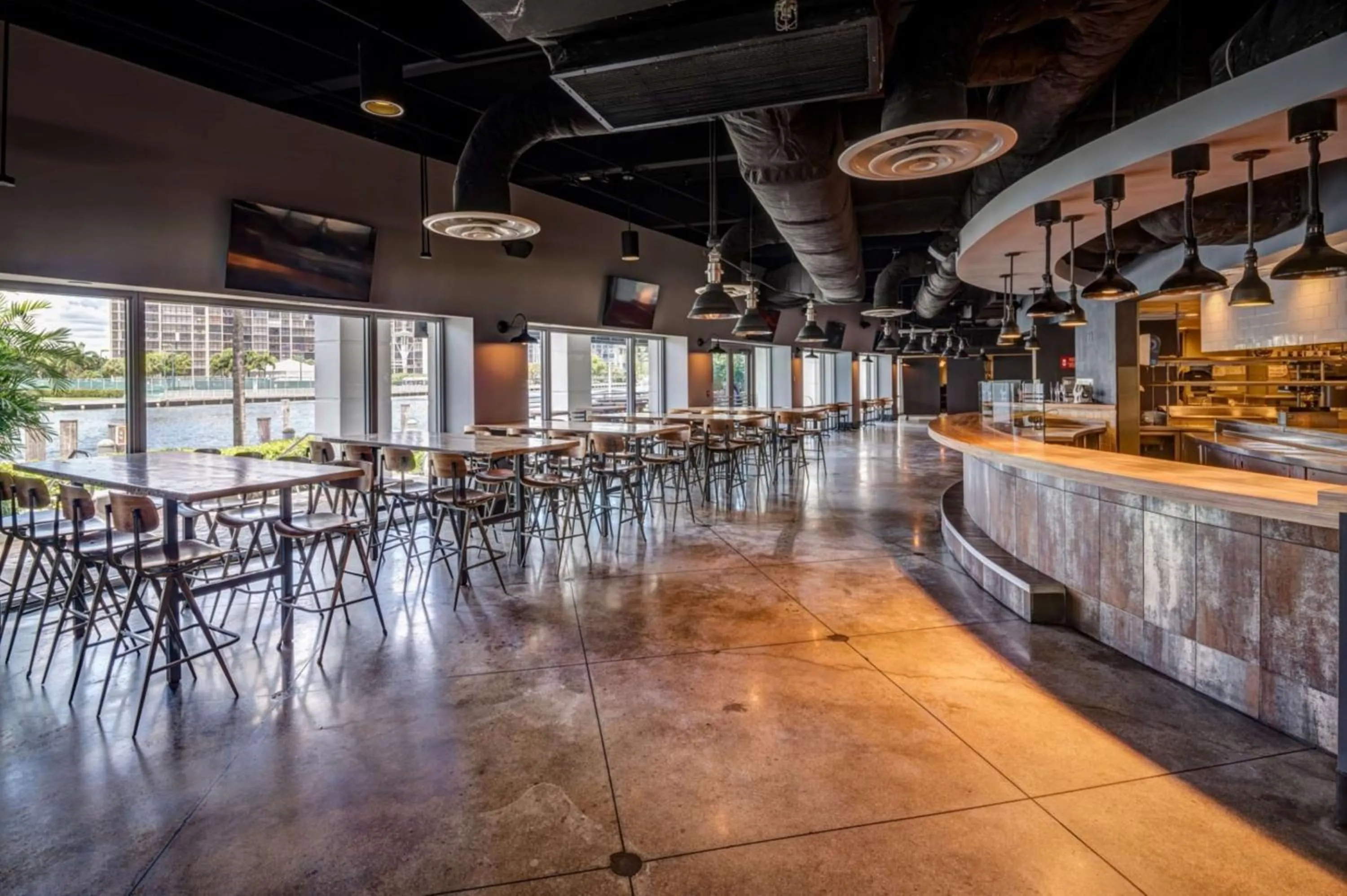 Lounge or bar in The Diplomat Beach Resort Hollywood, Curio Collection by Hilton