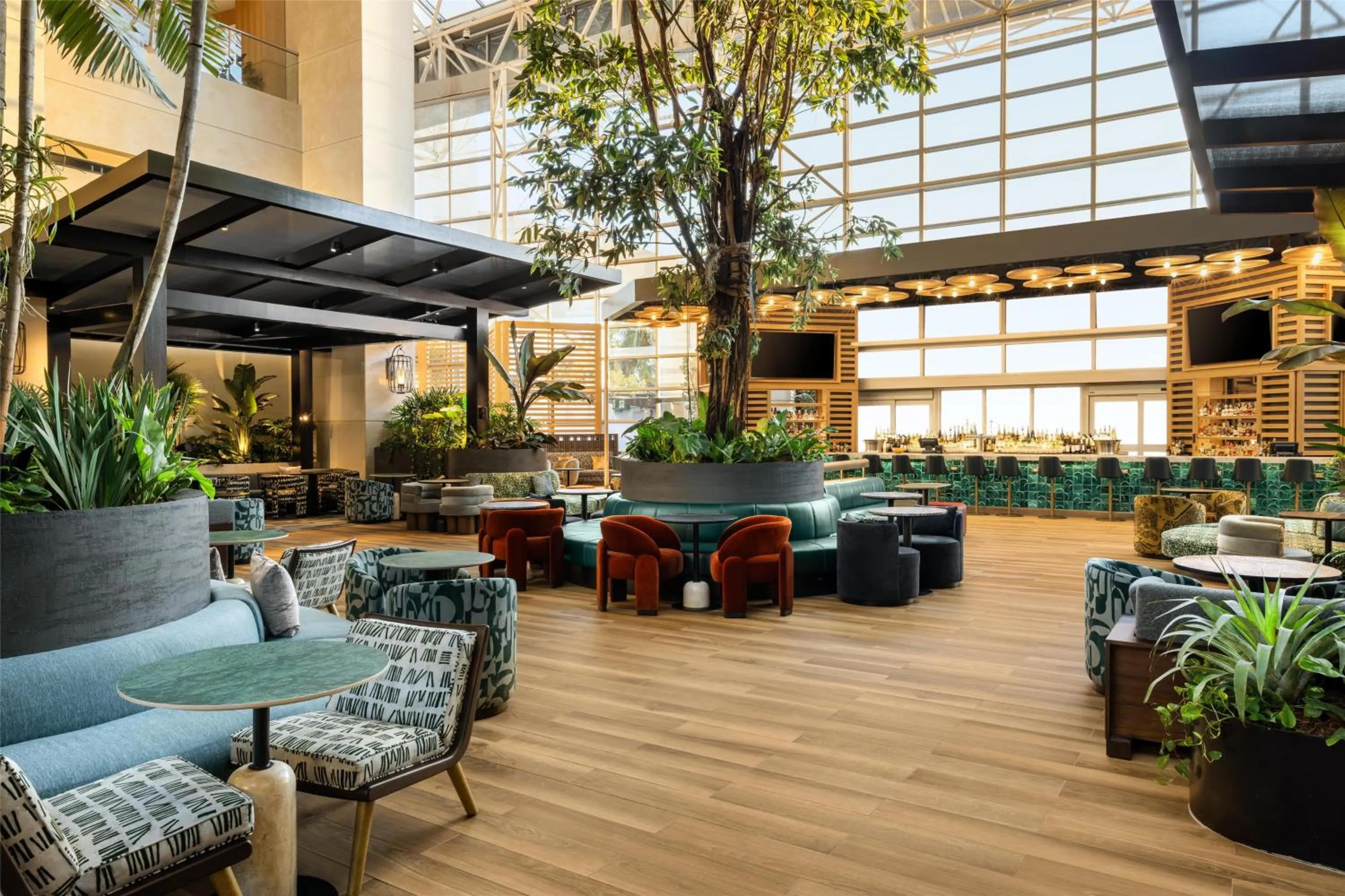 Lounge or bar in The Diplomat Beach Resort Hollywood, Curio Collection by Hilton