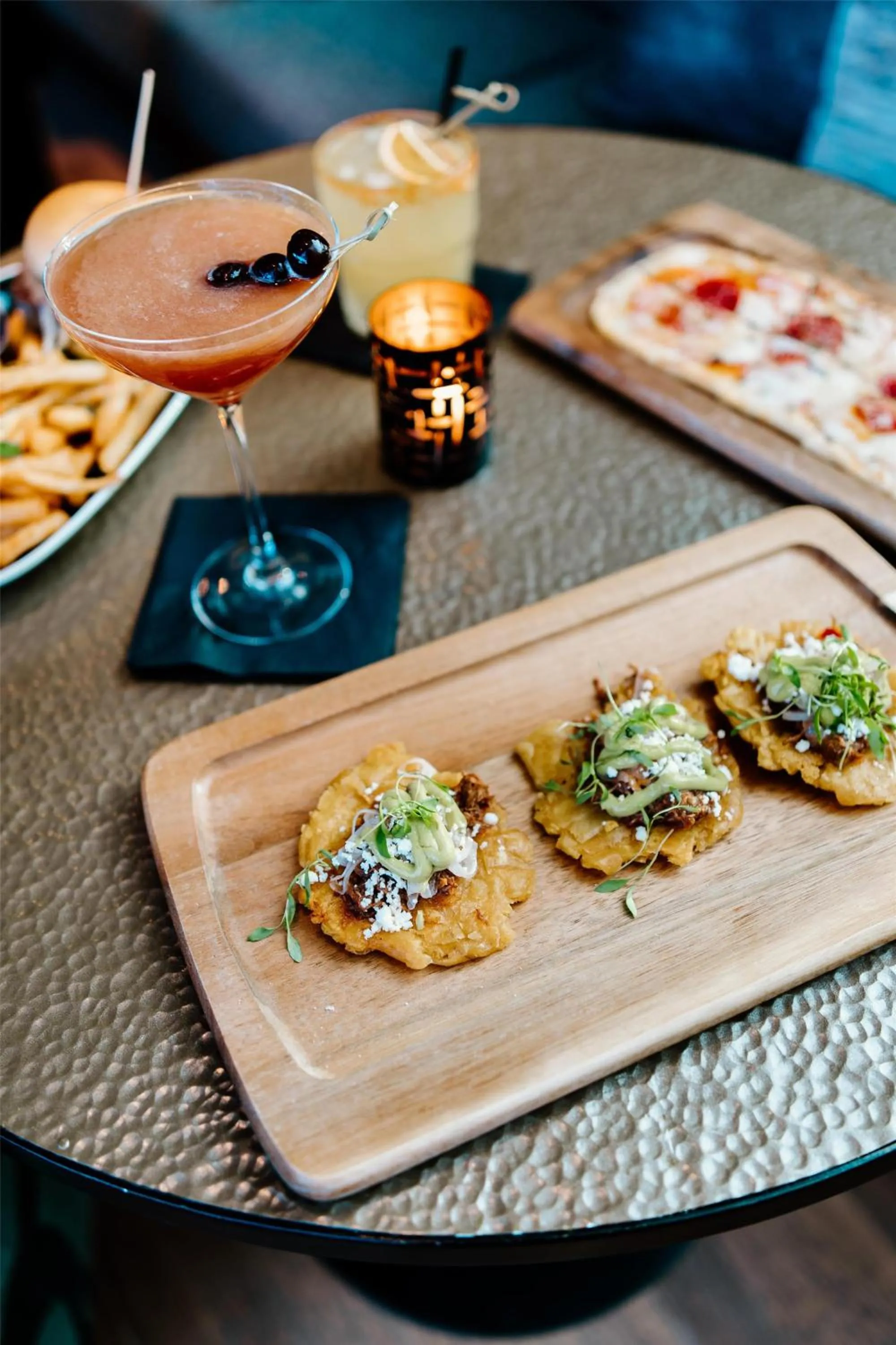 Lounge or bar in The Diplomat Beach Resort Hollywood, Curio Collection by Hilton