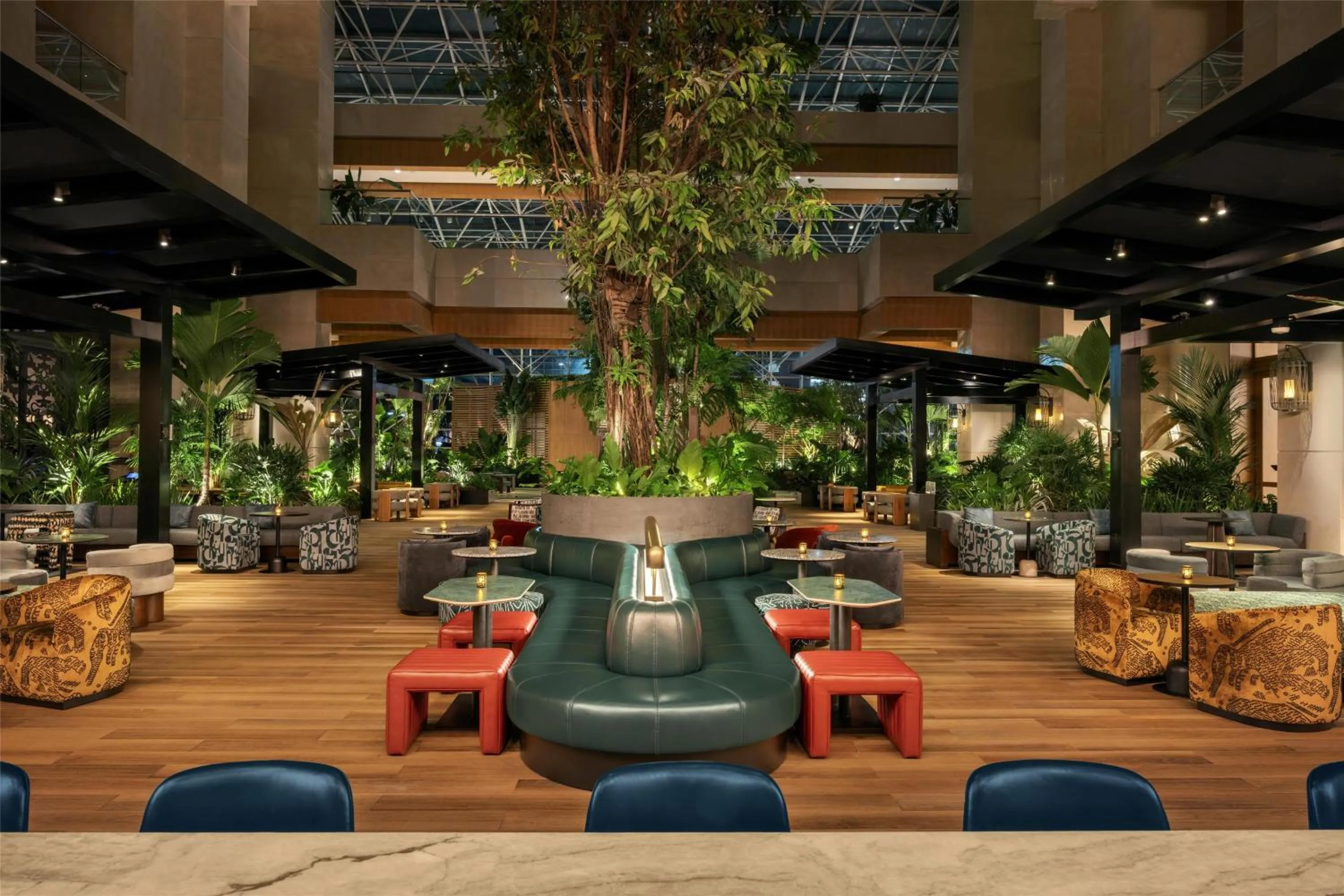 Lounge or bar in The Diplomat Beach Resort Hollywood, Curio Collection by Hilton