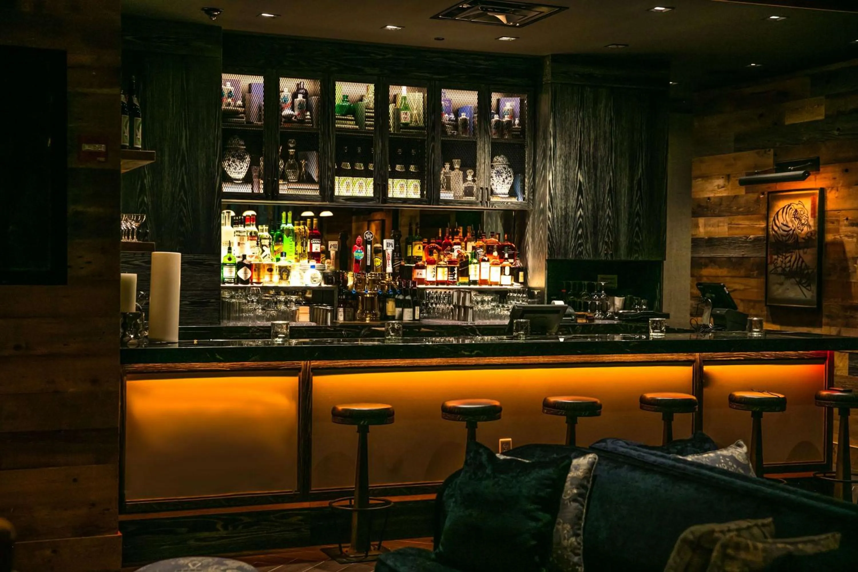 Lounge or bar in The Diplomat Beach Resort Hollywood, Curio Collection by Hilton