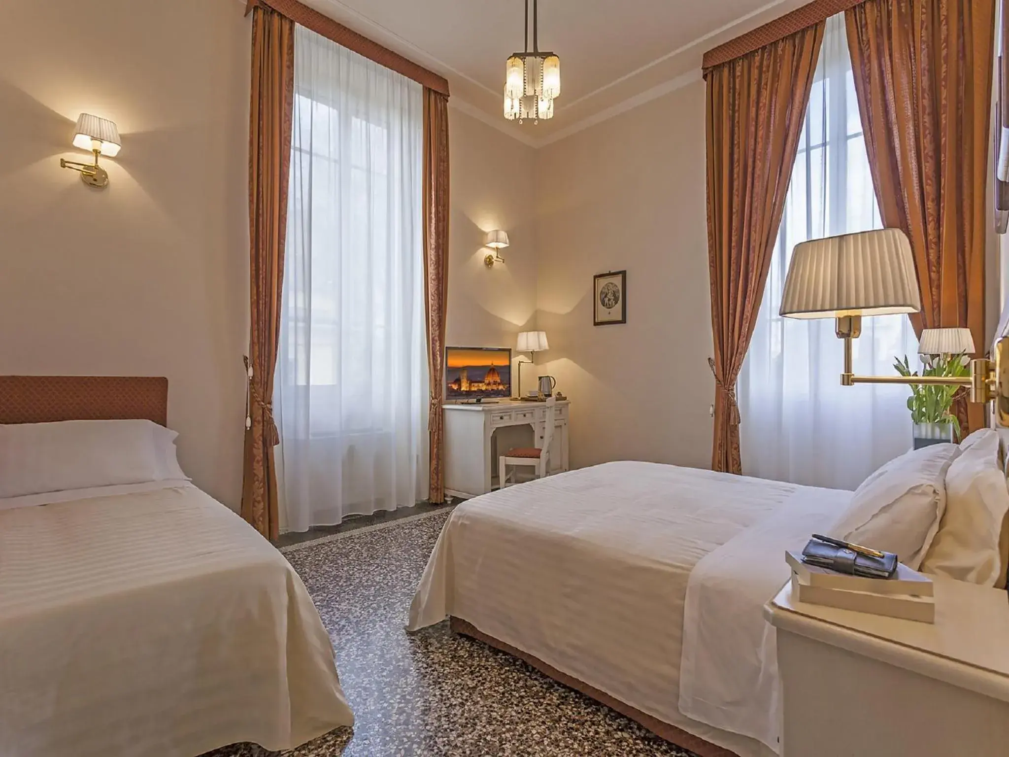 Quadruple Room in Hotel Astro Mediceo Quadruple Room in Hotel Astro Mediceo