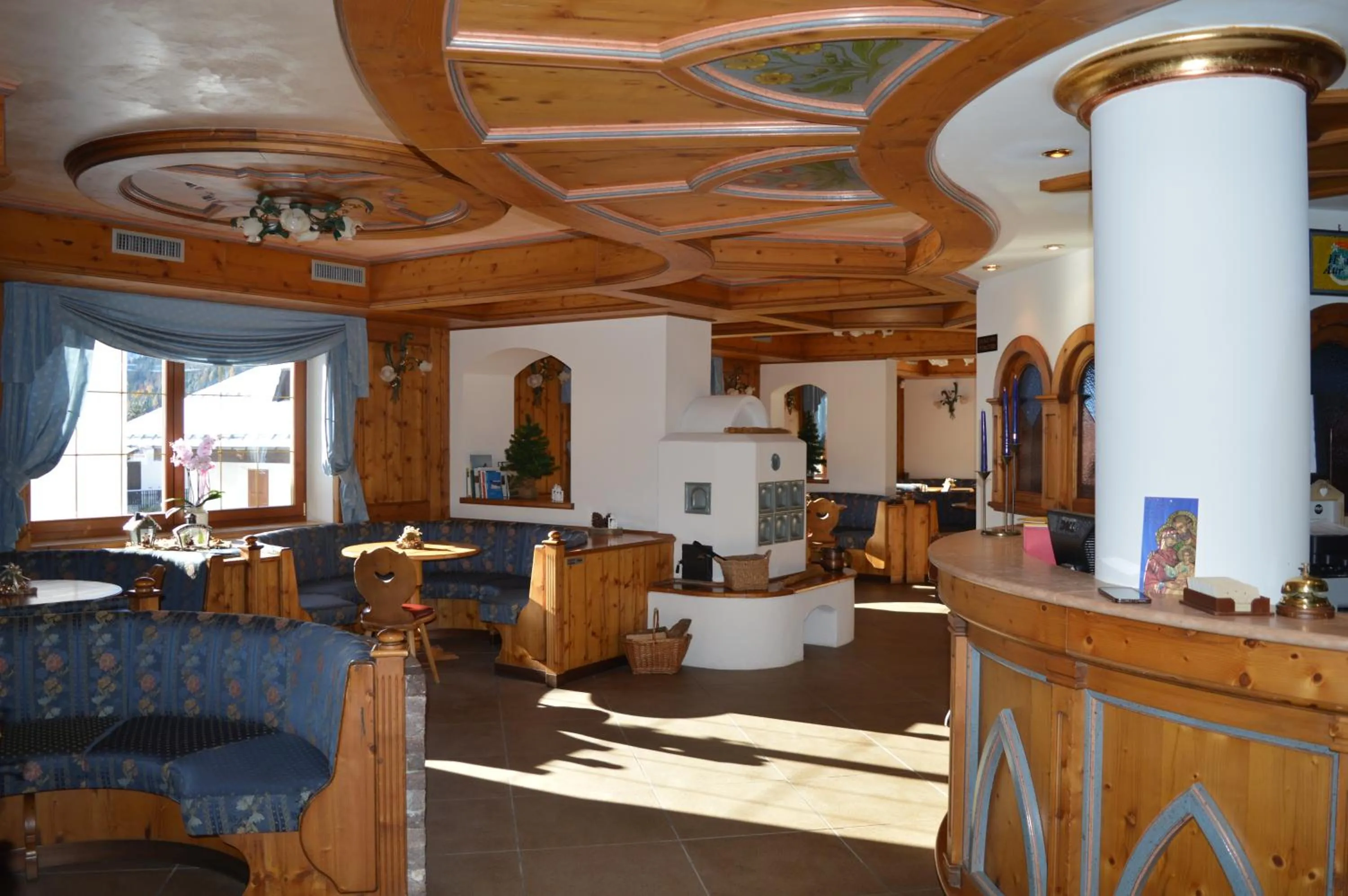 Communal lounge/ TV room in Hotel Villa Aurora