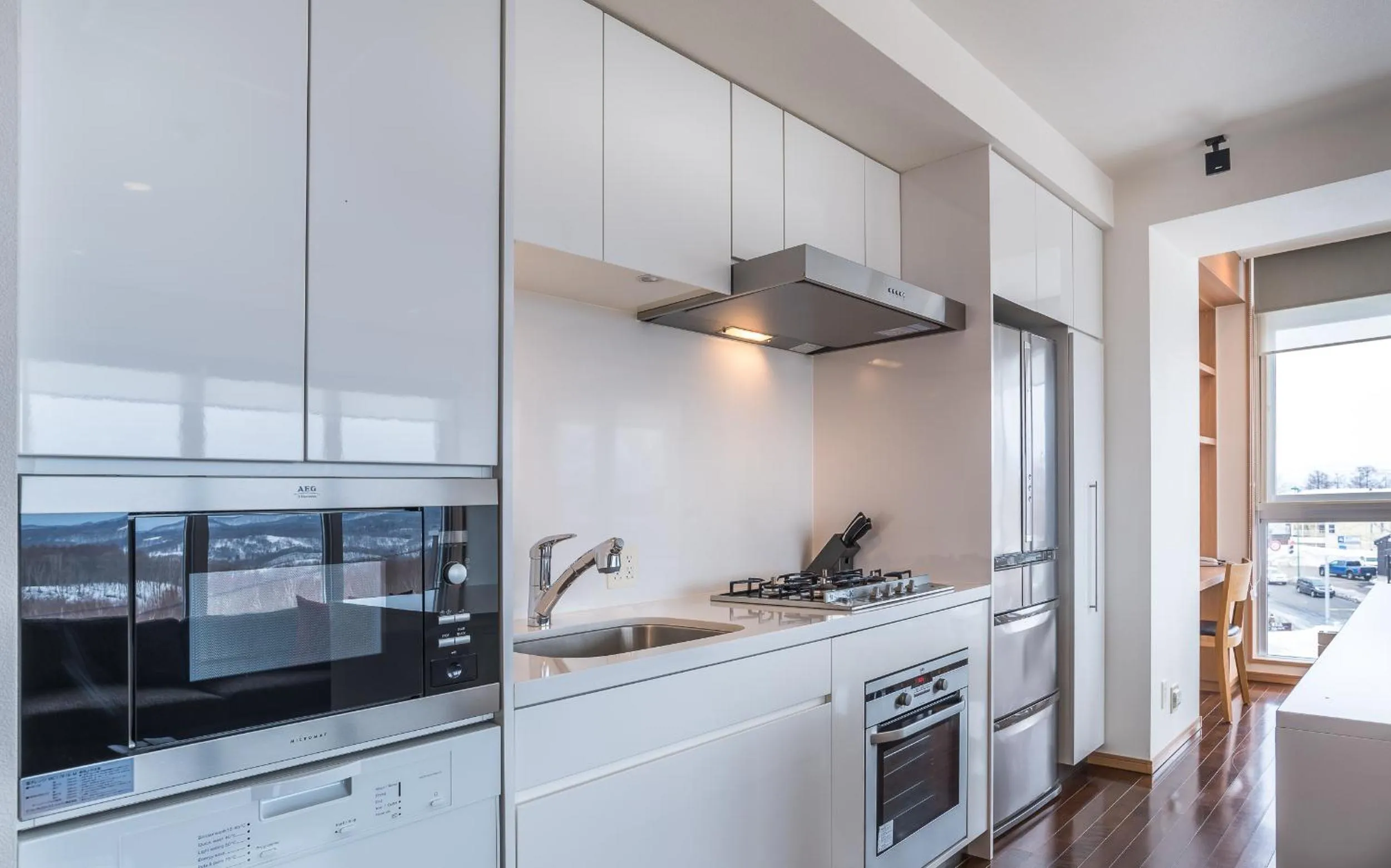 Kitchen or kitchenette in Snow Crystal