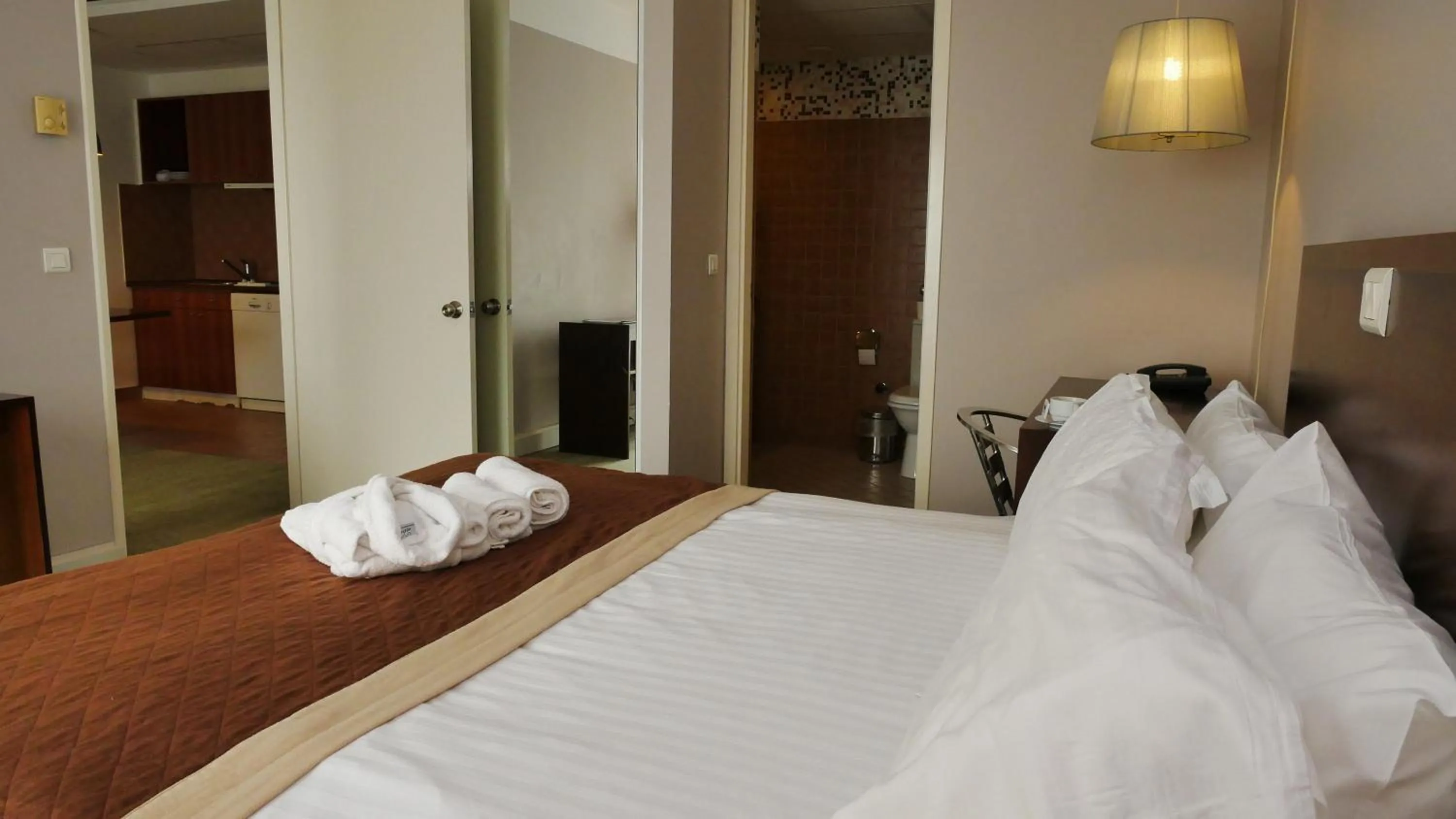 Bathroom, Bed in TALEN OTEL