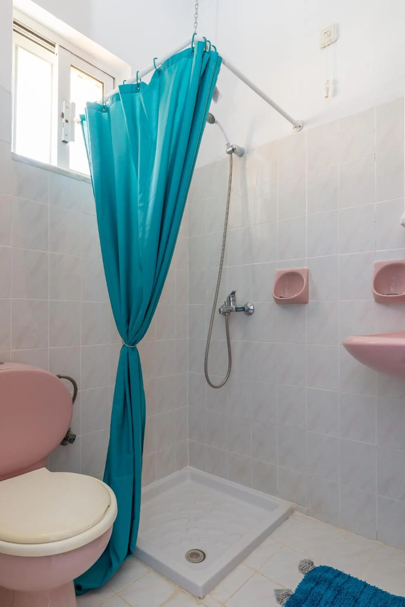 Shower in Antoniadi Rooms