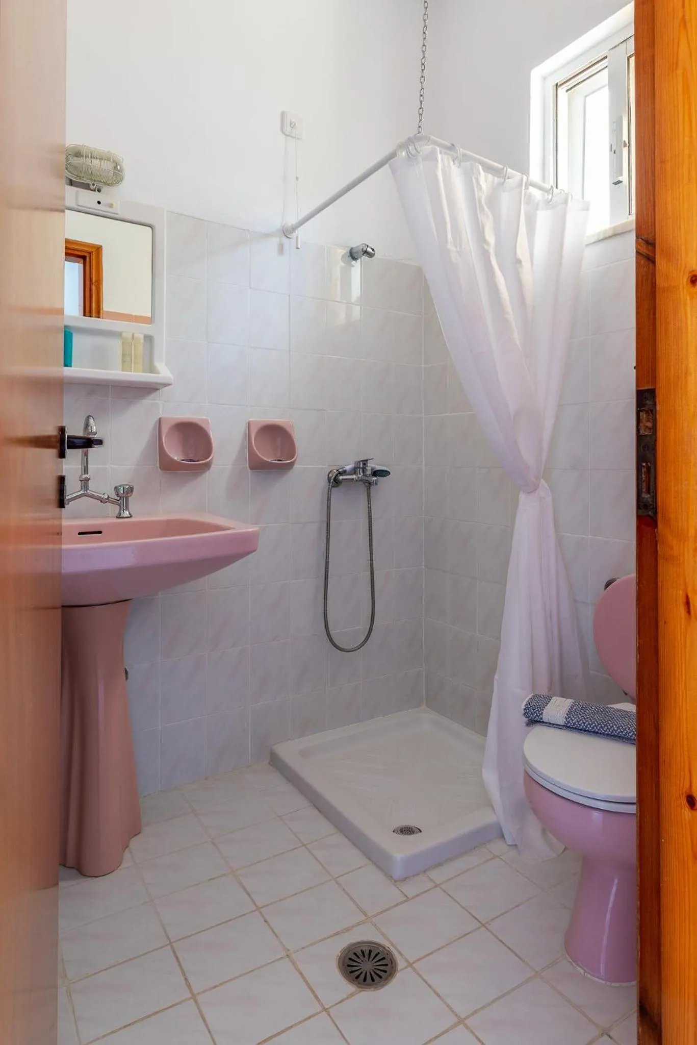 Shower in Antoniadi Rooms