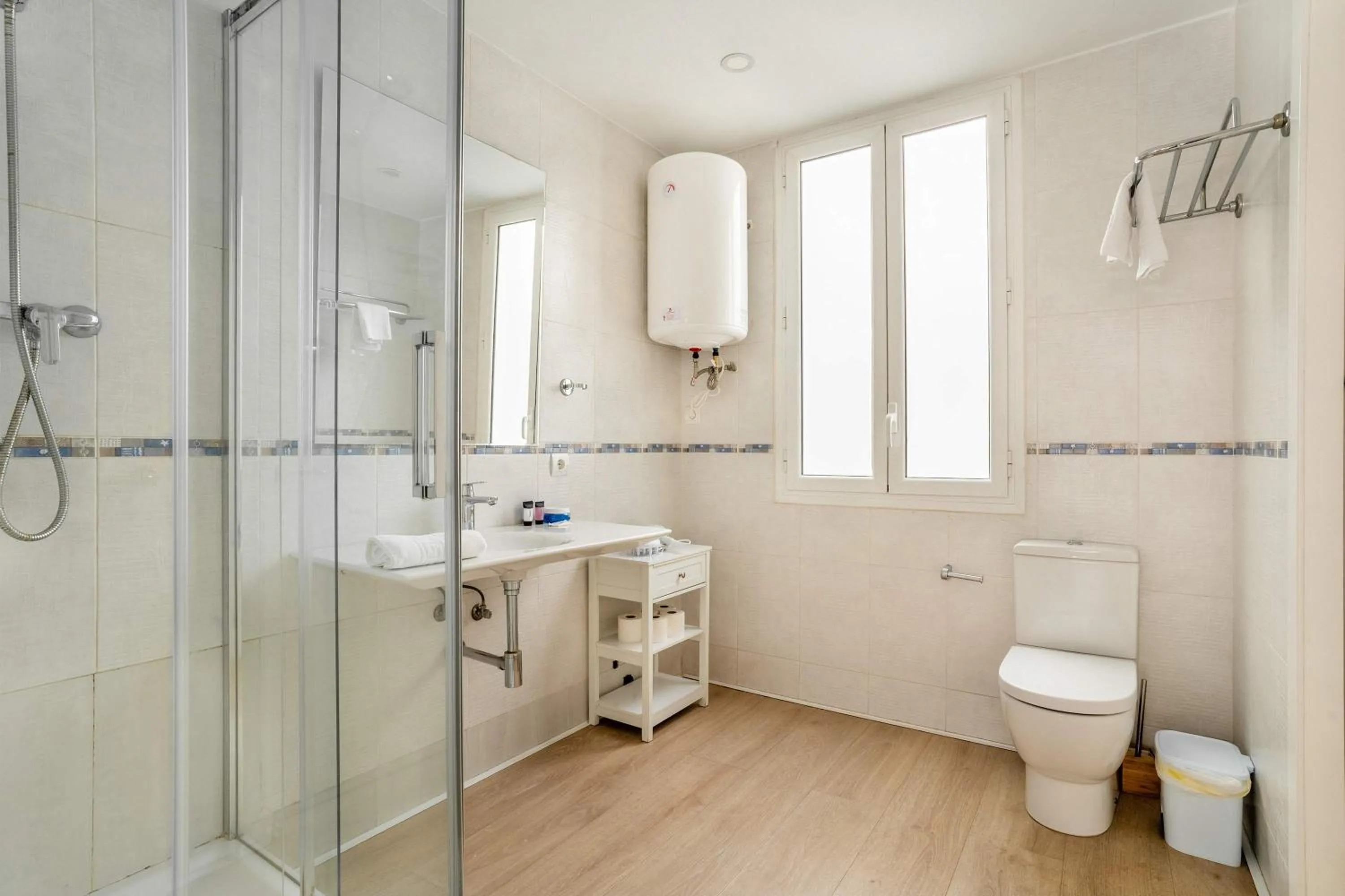 The Collection Barcelona - Paseo de Gracia 5BD and 3BTH for 10 with Terrace