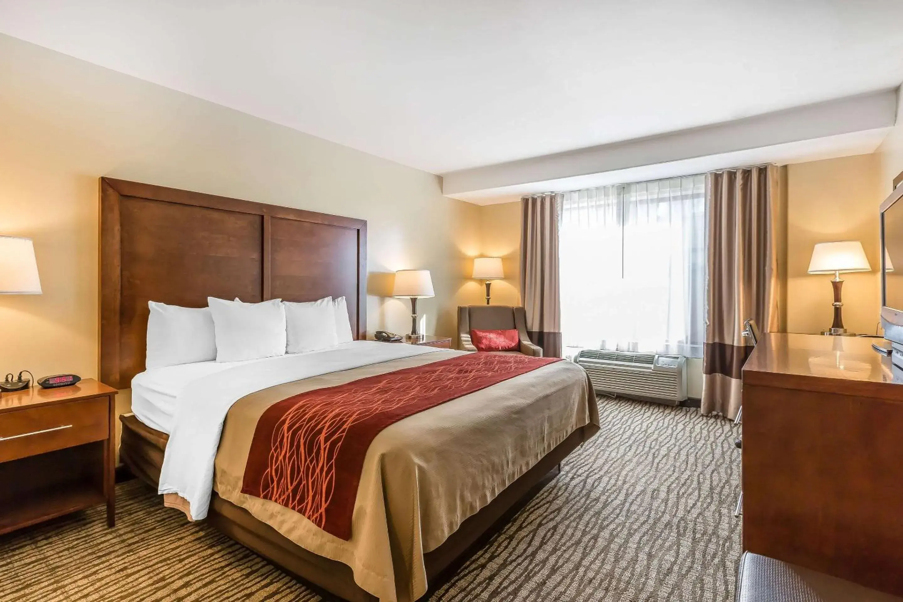 Photo of the whole room, Bed in Comfort Inn Pomona near Fairplex Photo of the whole room, Bed in Comfort Inn Pomona near Fairplex