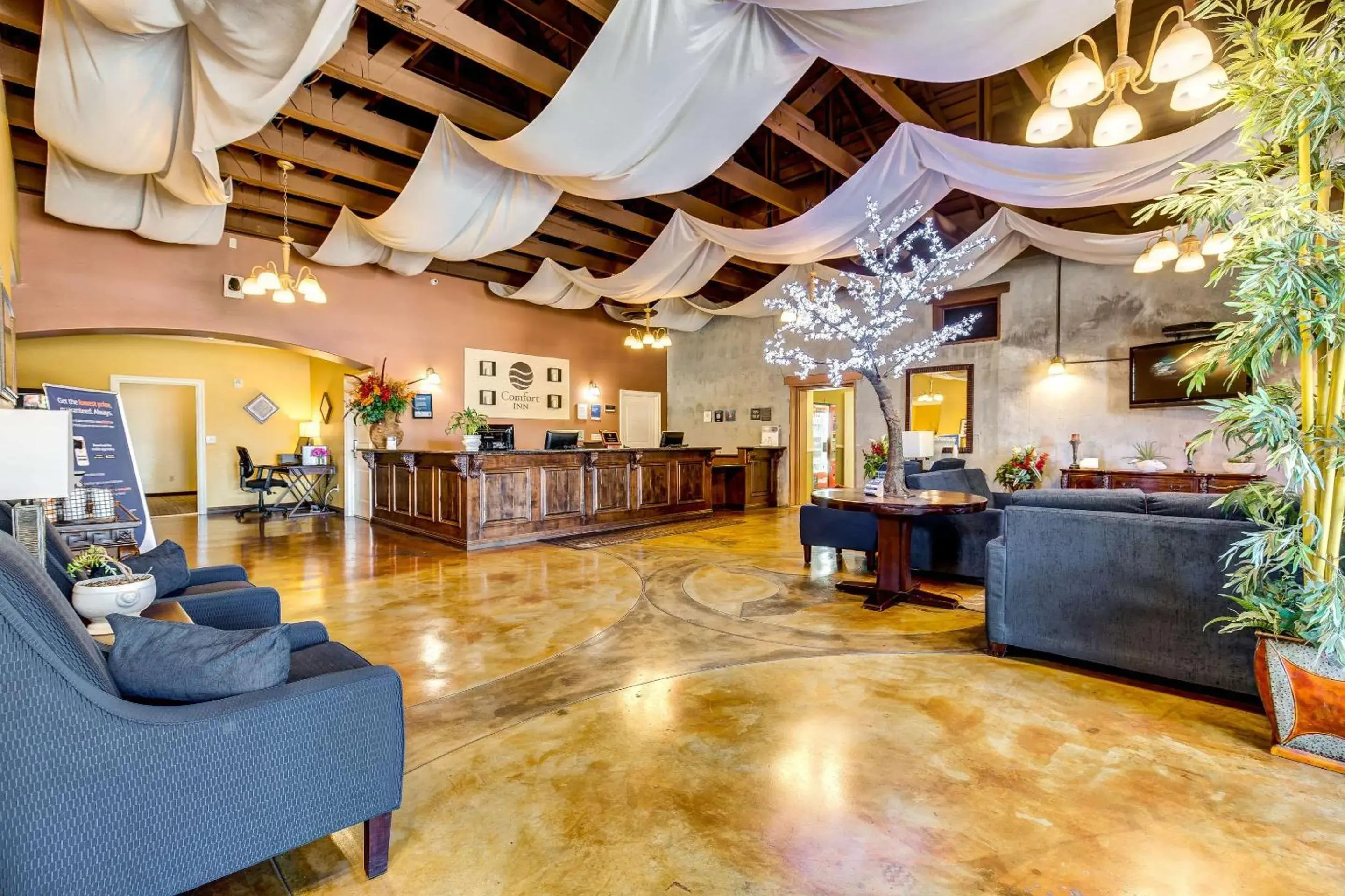Lobby or reception in Comfort Inn Pomona near Fairplex Lobby or reception in Comfort Inn Pomona near Fairplex