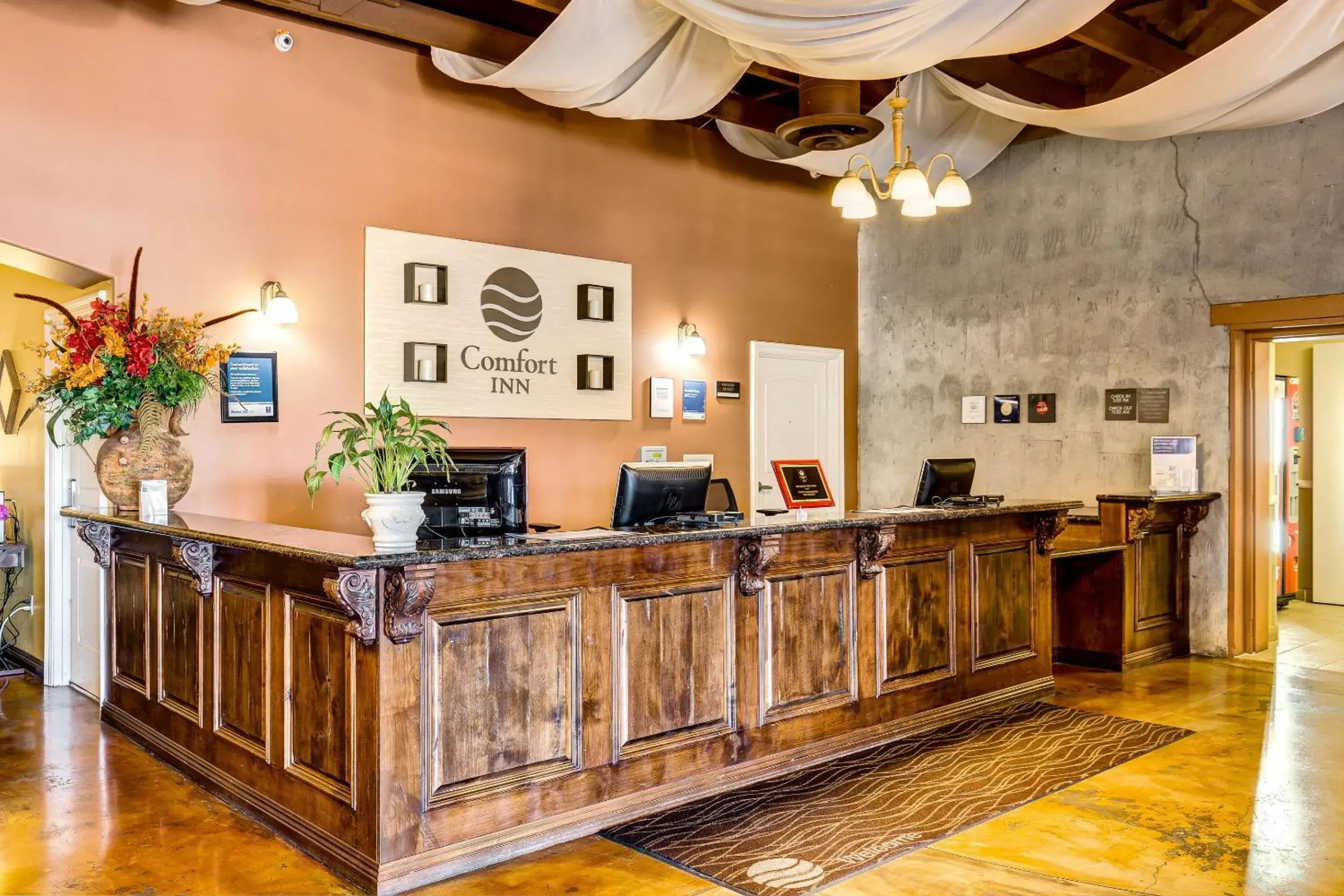 Lobby or reception in Comfort Inn Pomona near Fairplex Lobby or reception in Comfort Inn Pomona near Fairplex