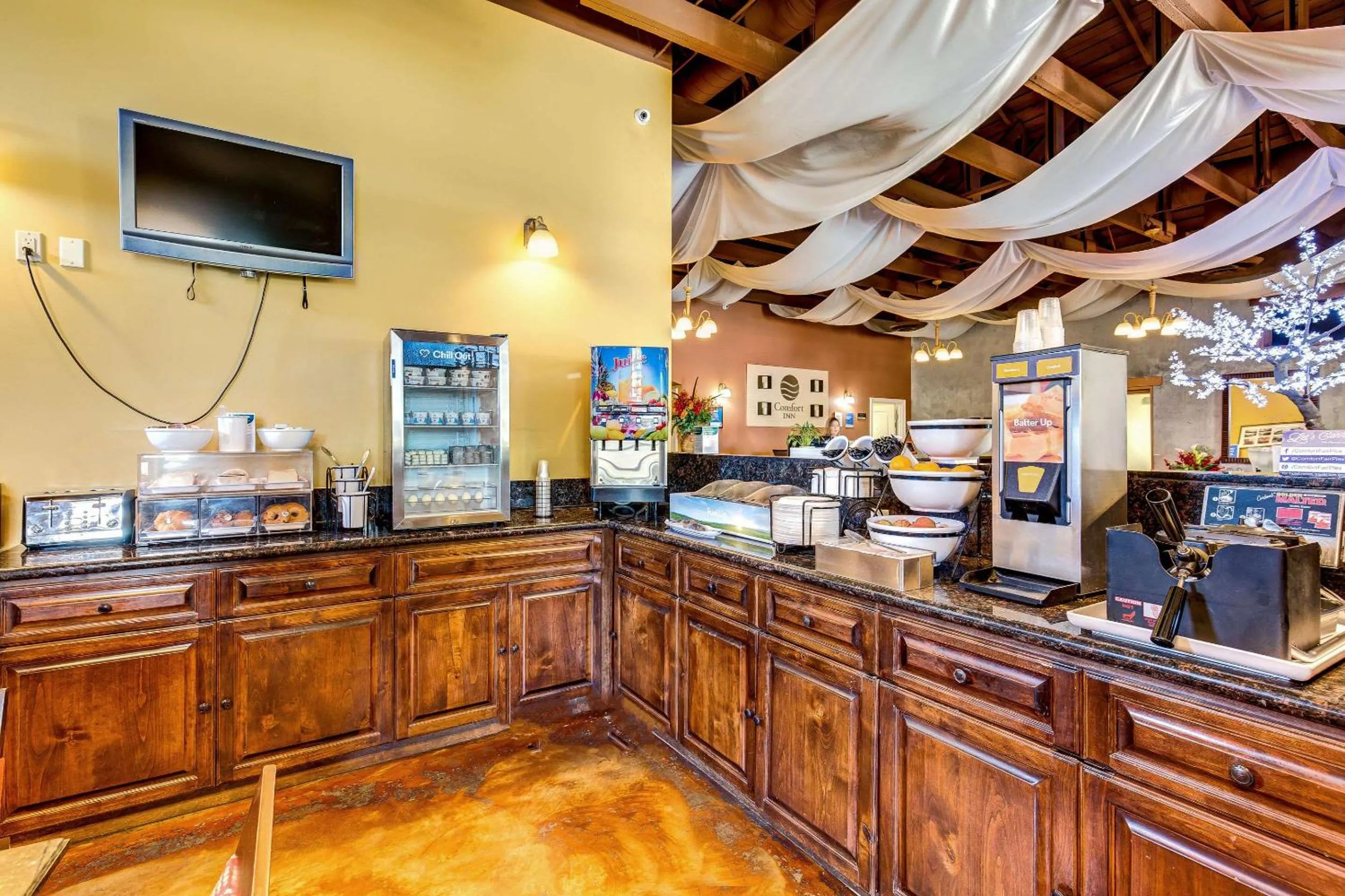 Breakfast in Comfort Inn Pomona near Fairplex