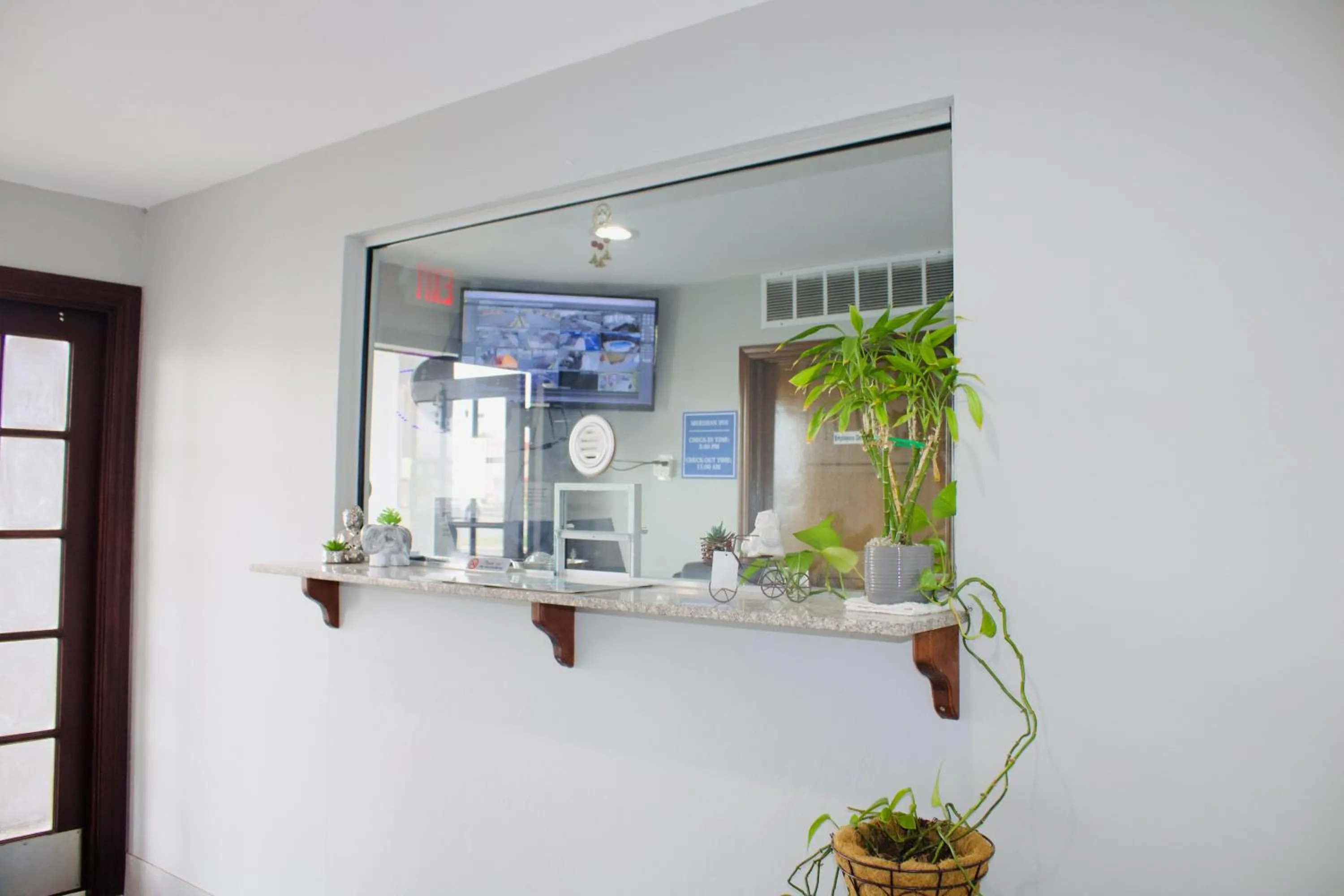 Lobby or reception in Meridian Inn Oklahoma City Airport