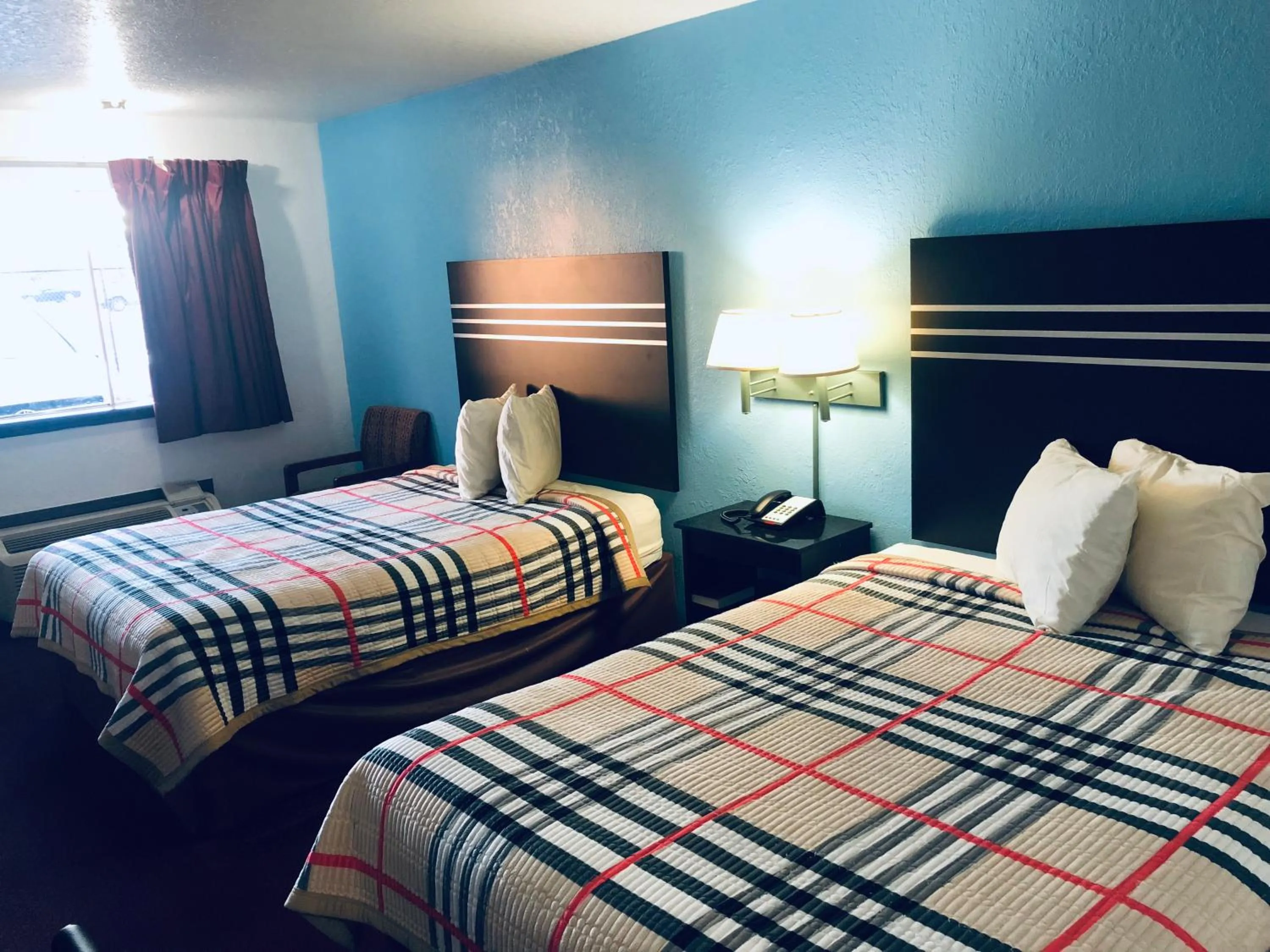 Bed in Meridian Inn Oklahoma City Airport