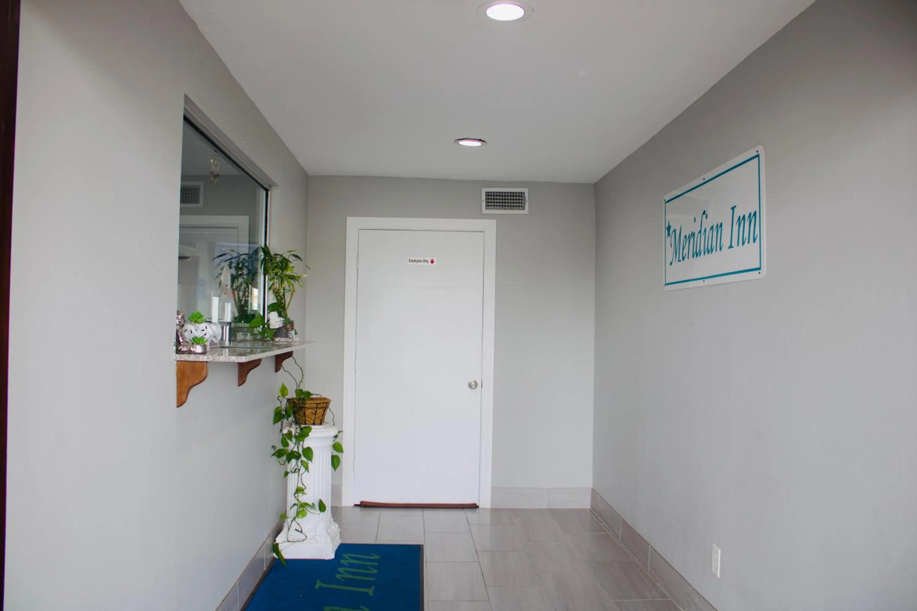 Lobby or reception in Meridian Inn Oklahoma City Airport