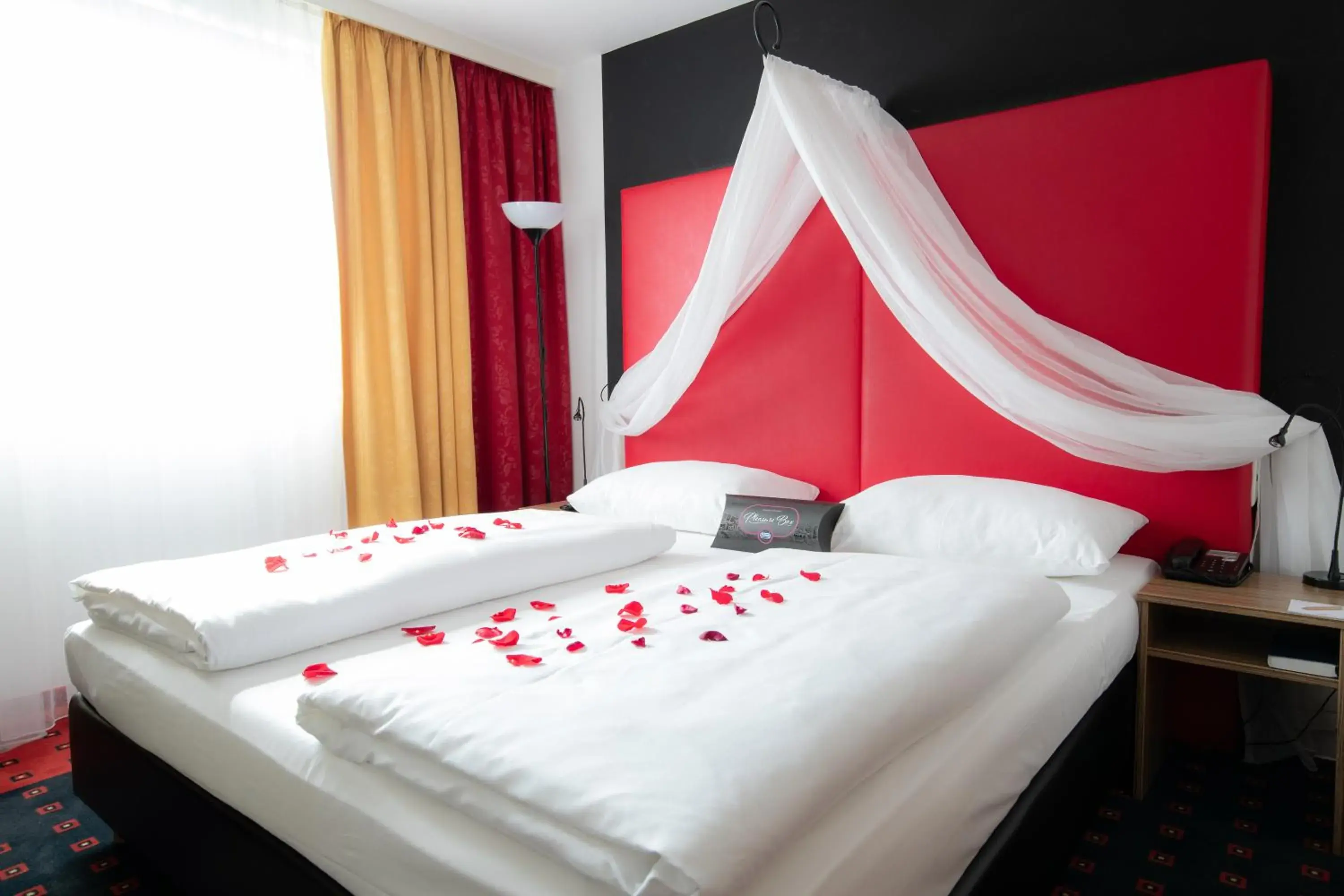 Photo of the whole room, Bed in Senator Hotel Vienna Photo of the whole room, Bed in Senator Hotel Vienna