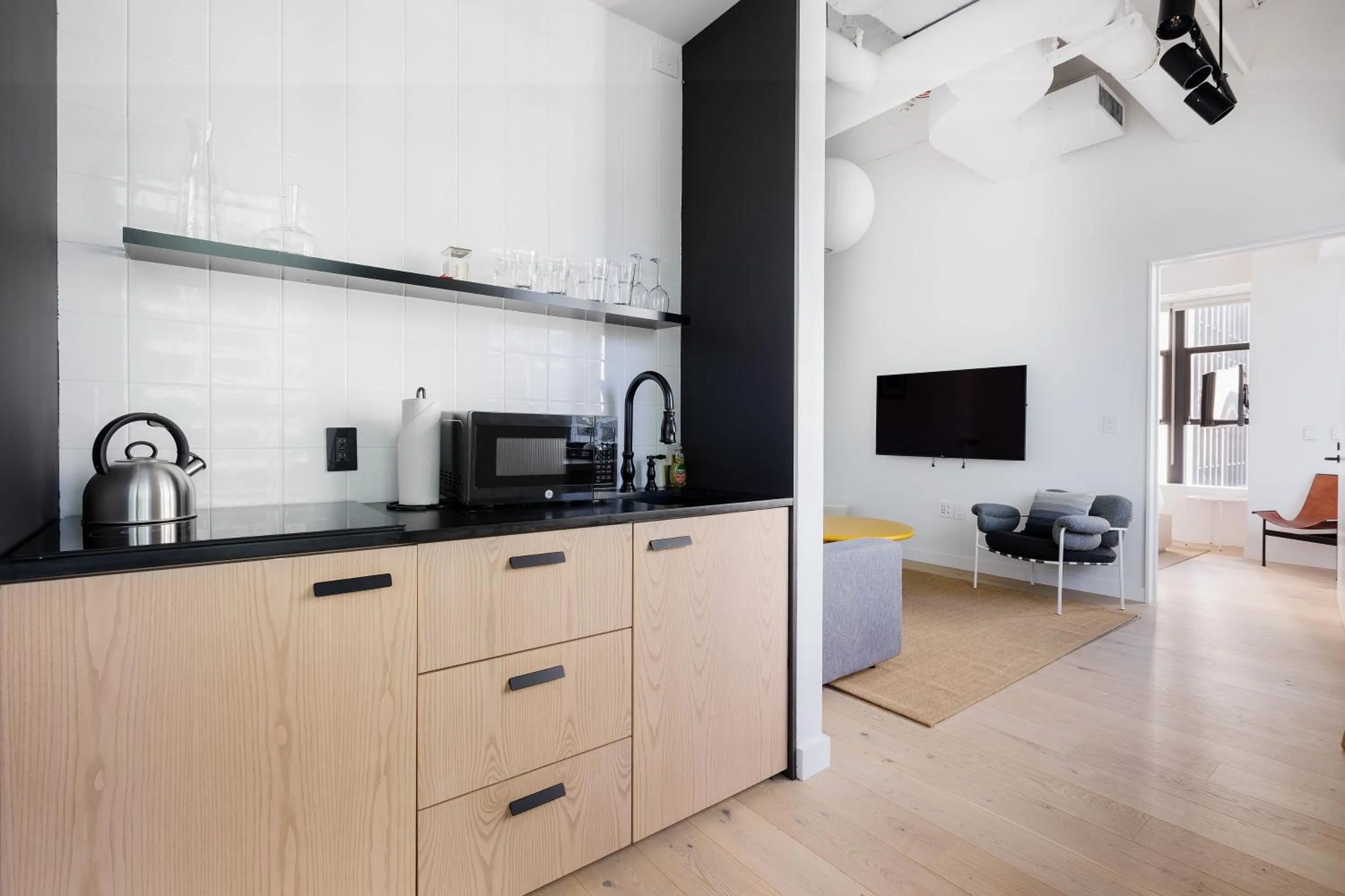 Kitchen or kitchenette in Placemakr Wall Street