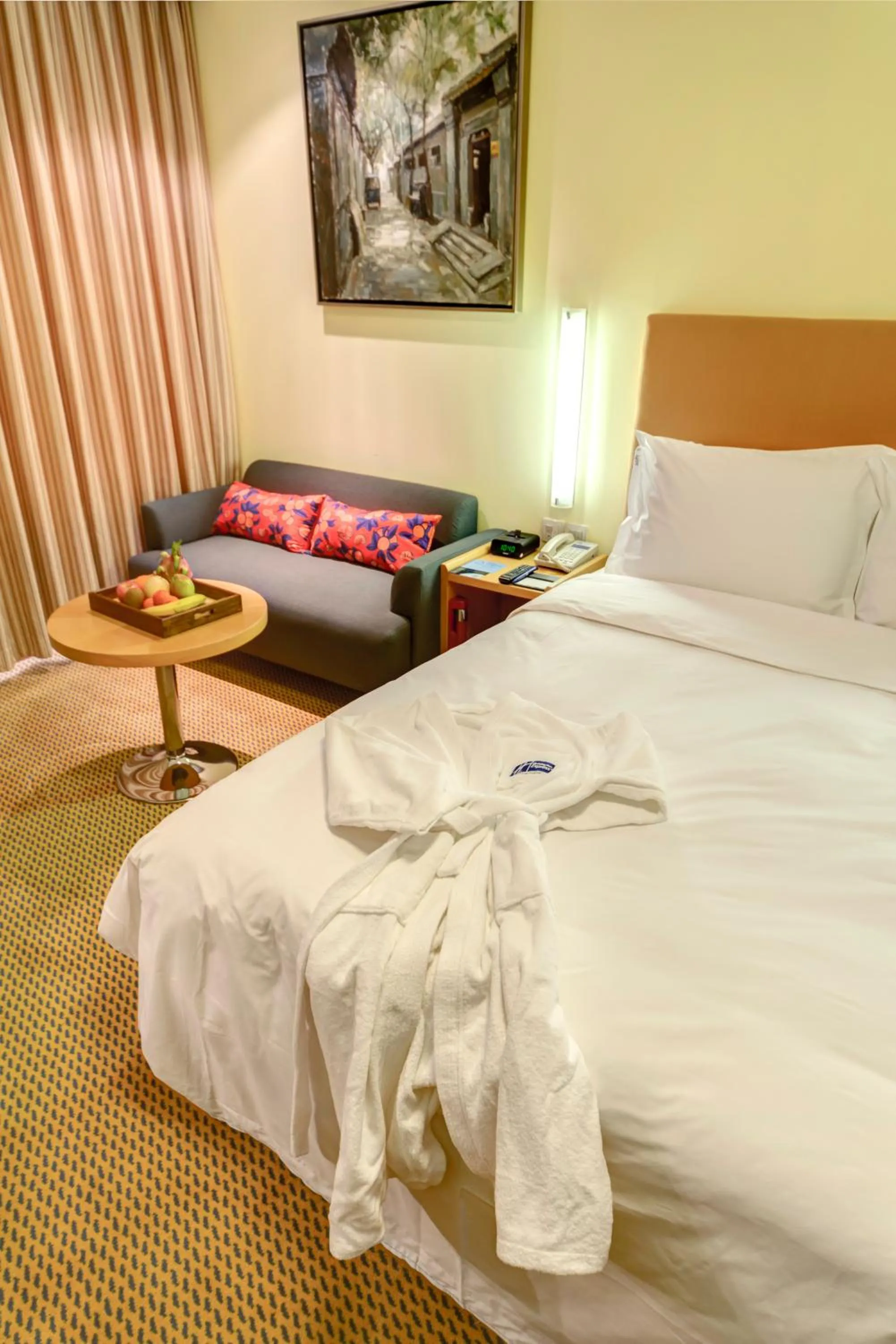 Photo of the whole room, Bed in Holiday Inn Express Beijing Temple of Heaven by IHG