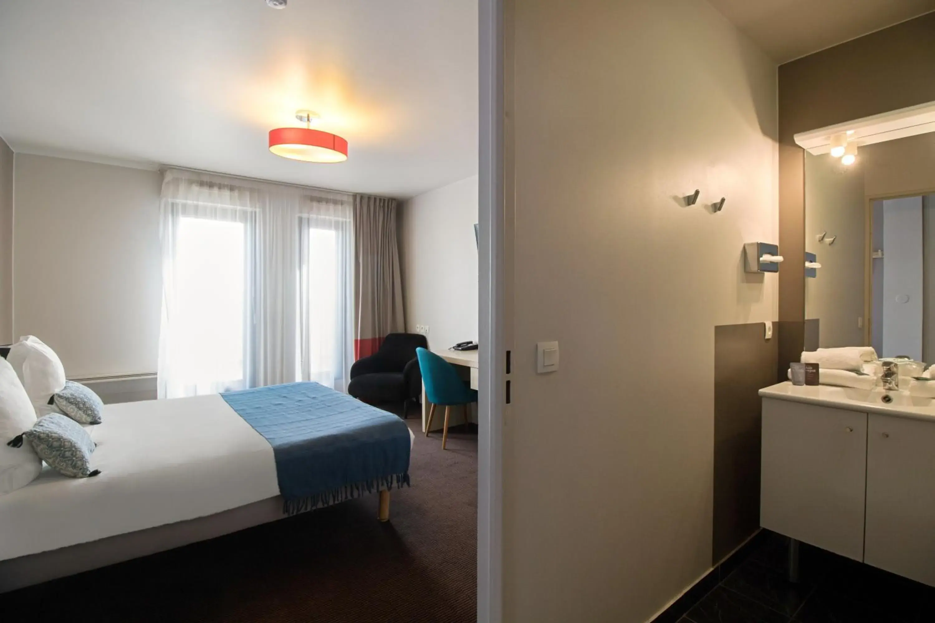 Bedroom, Bed in Appart’City Confort Paris Villejuif Bedroom, Bed in Appart’City Confort Paris Villejuif