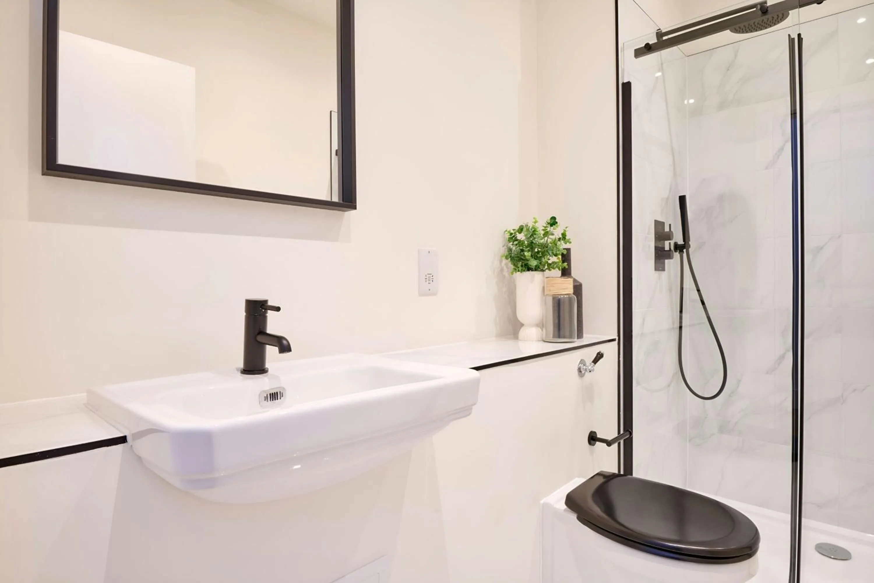 Bathroom in The Prince Hotel Vauxhall, Sonder by Marriott Bonvoy