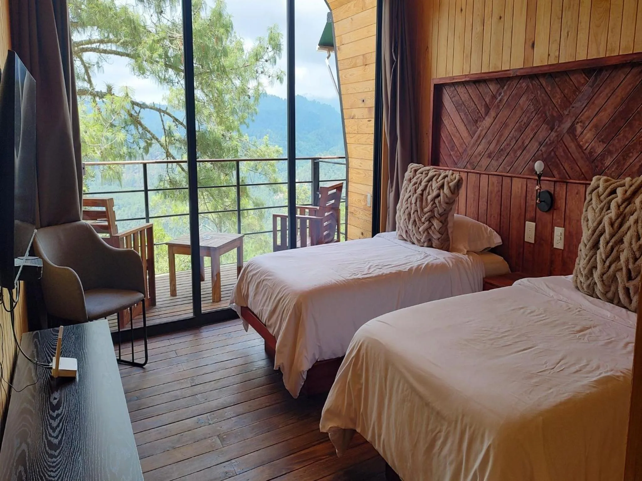 Alto de la Sierra by Rotamundos