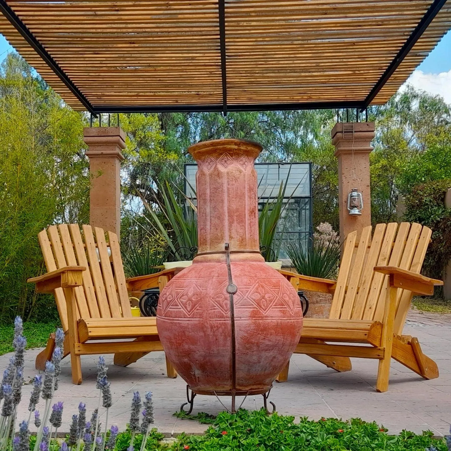 Living room in ZenZontle GlampingSMA