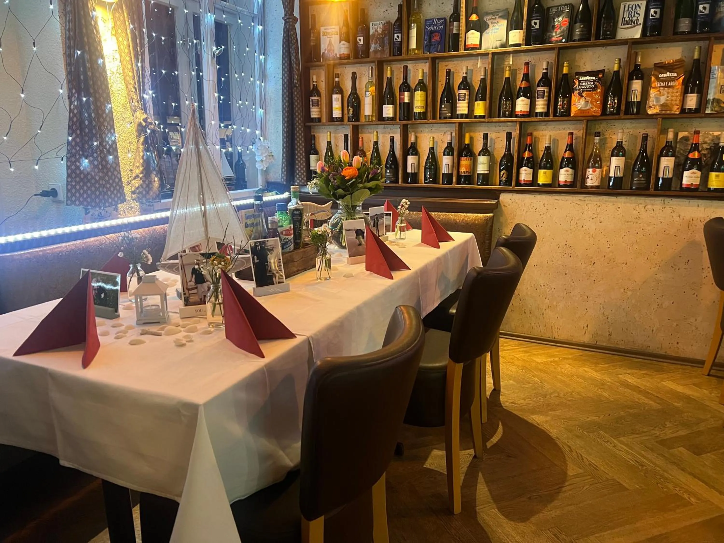 Restaurant/places to eat in Hotel am Rathaus Adii