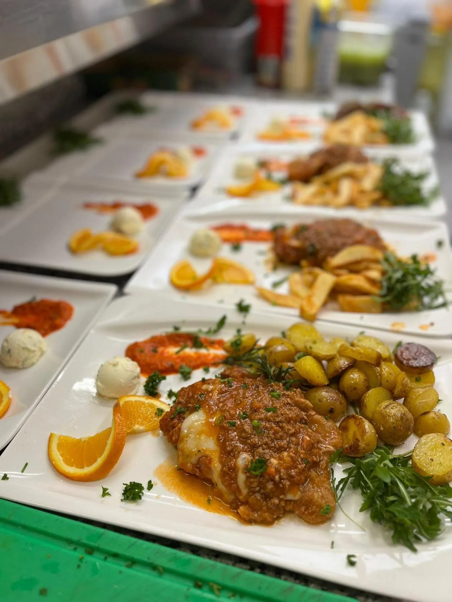 Restaurant/places to eat in Hotel am Rathaus Adii