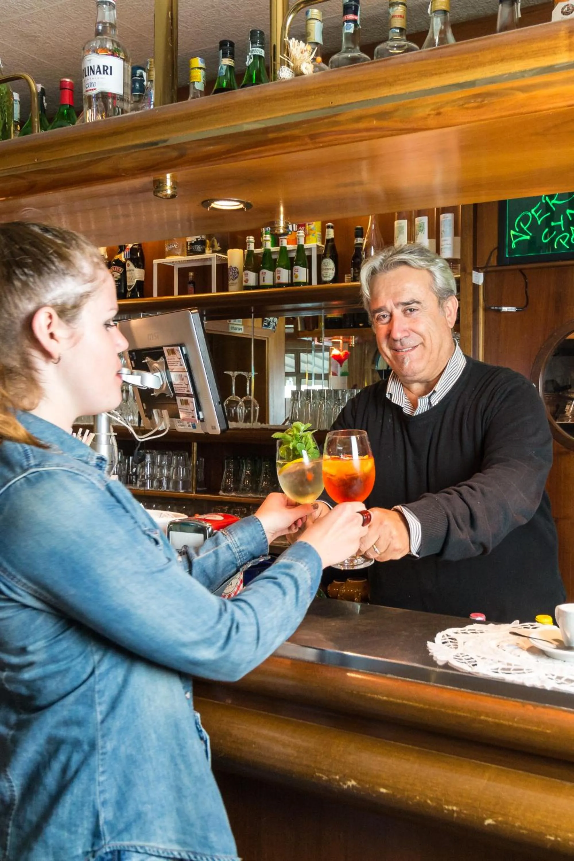 Lounge or bar in Hotel Riviera Panoramic Green Resort