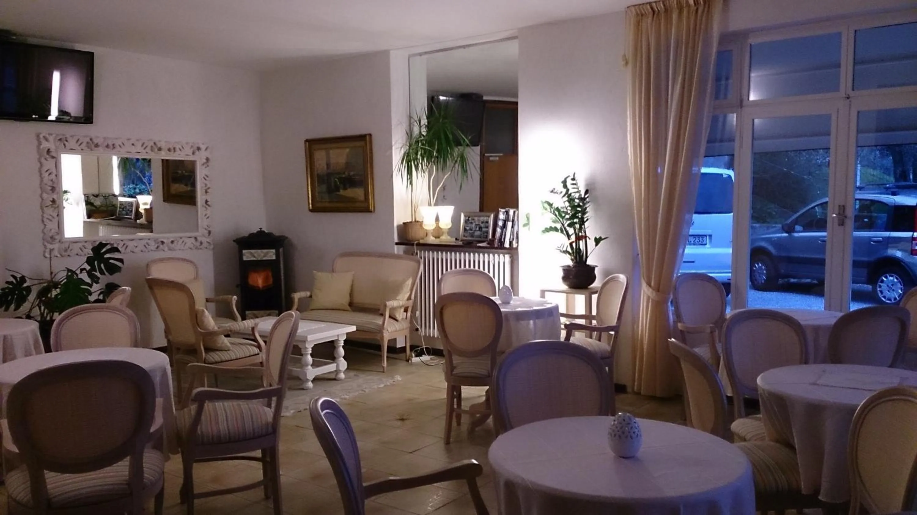 Communal lounge/ TV room in Hotel Riviera Panoramic Green Resort