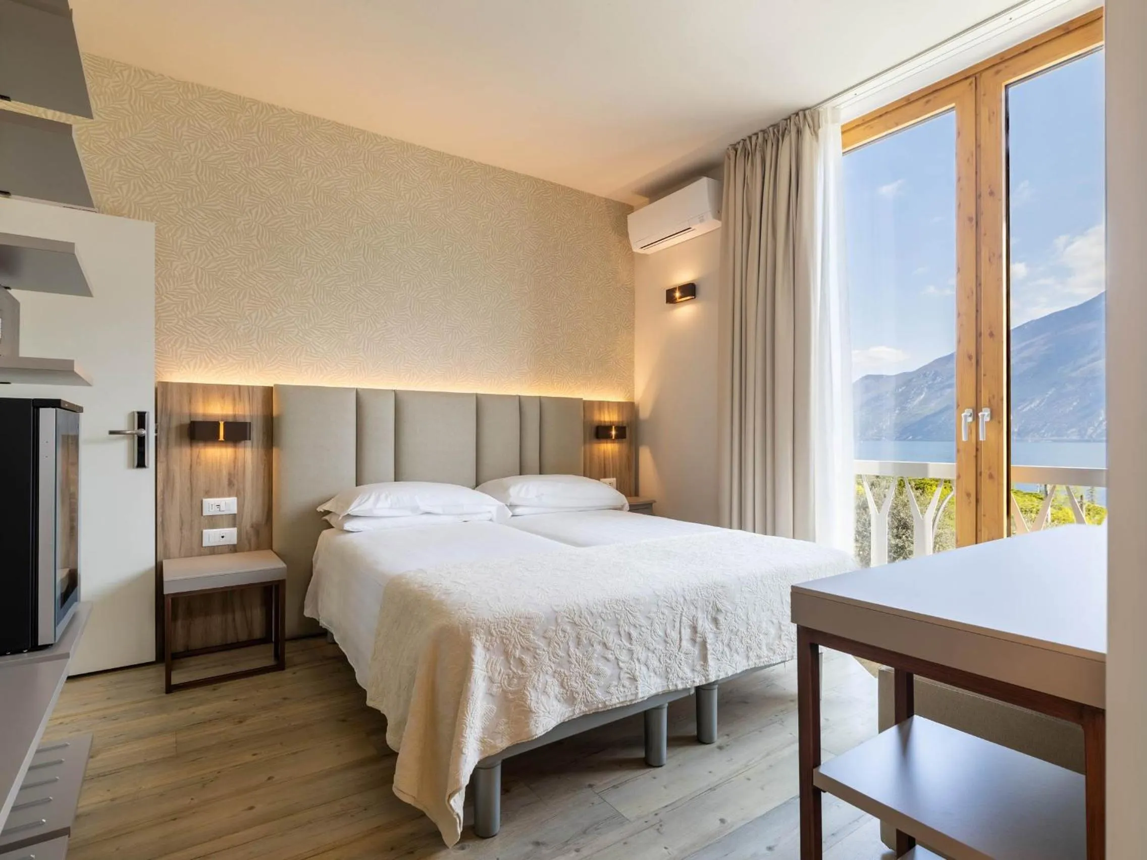 Photo of the whole room, Bed in Hotel Riviera Panoramic Green Resort