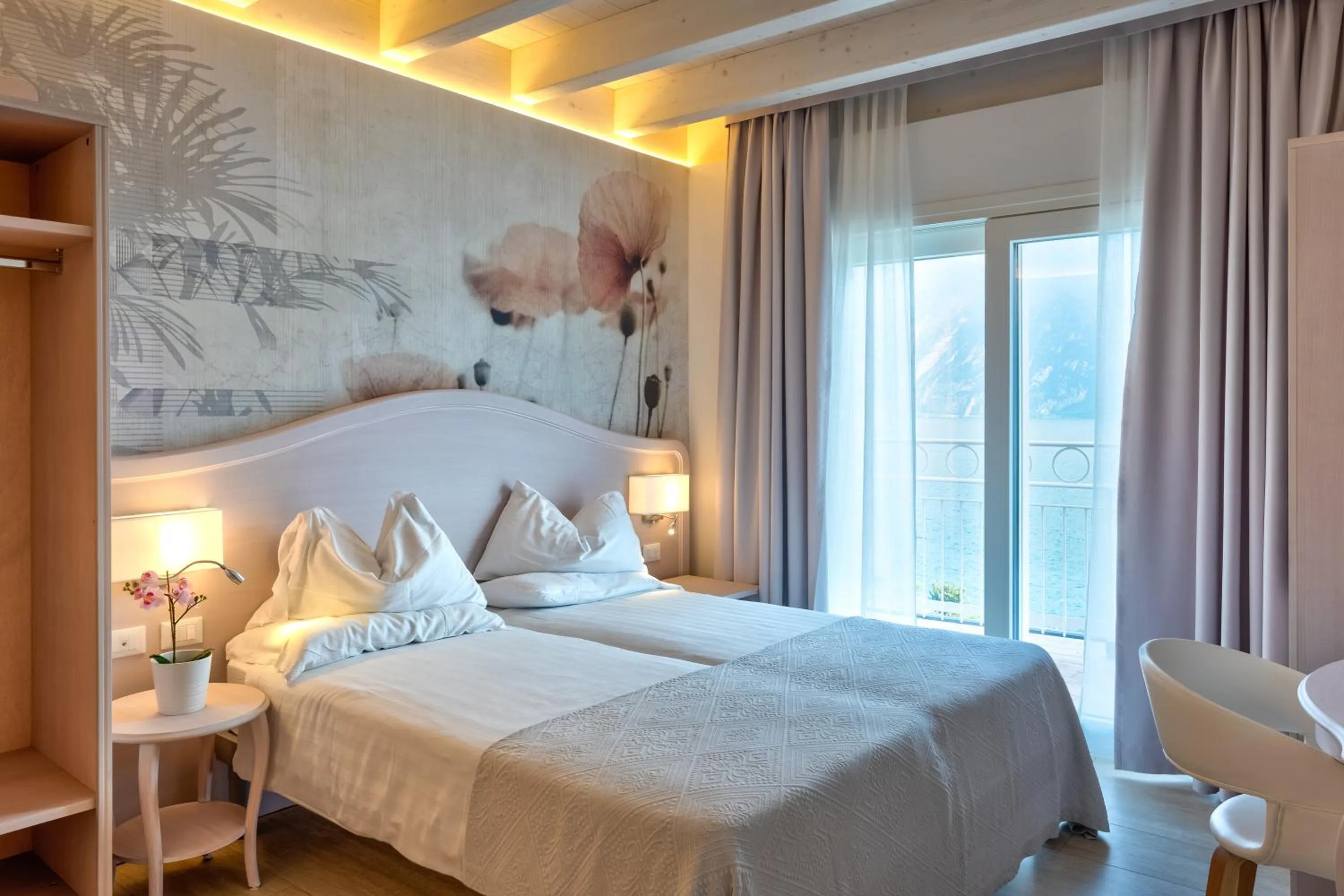 Bed in Hotel Riviera Panoramic Green Resort