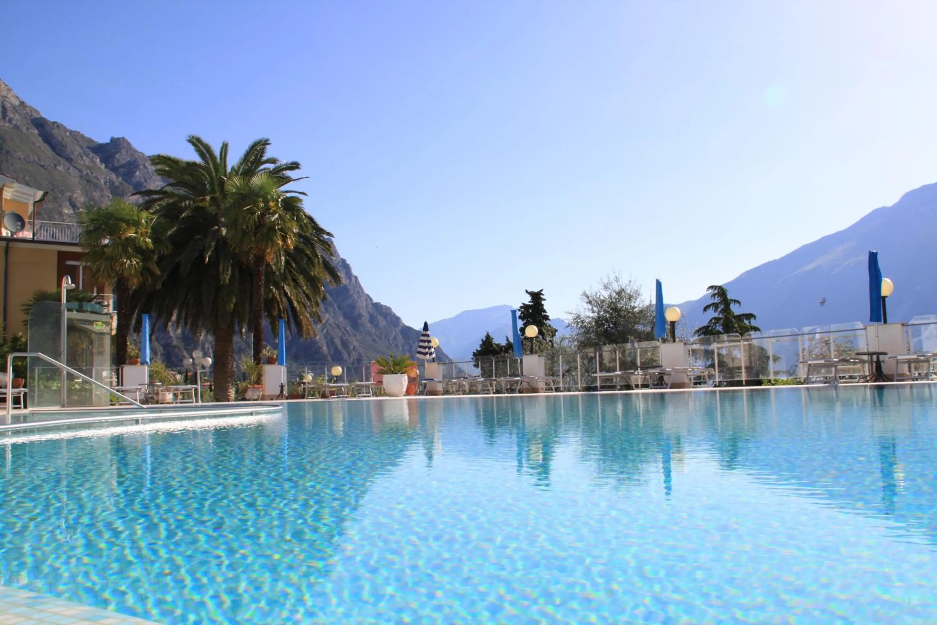 Swimming pool in Hotel Riviera Panoramic Green Resort