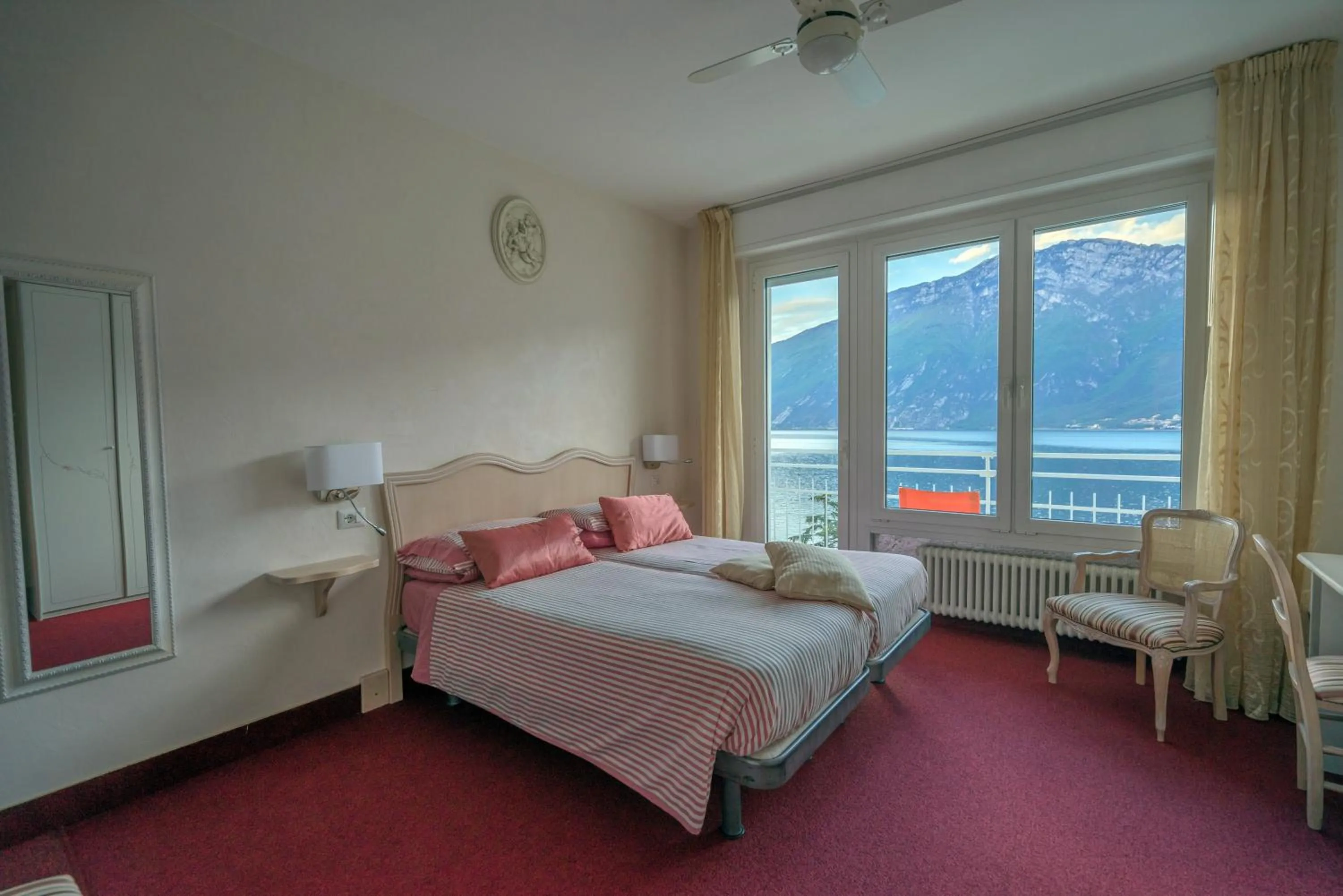 Bed in Hotel Riviera Panoramic Green Resort